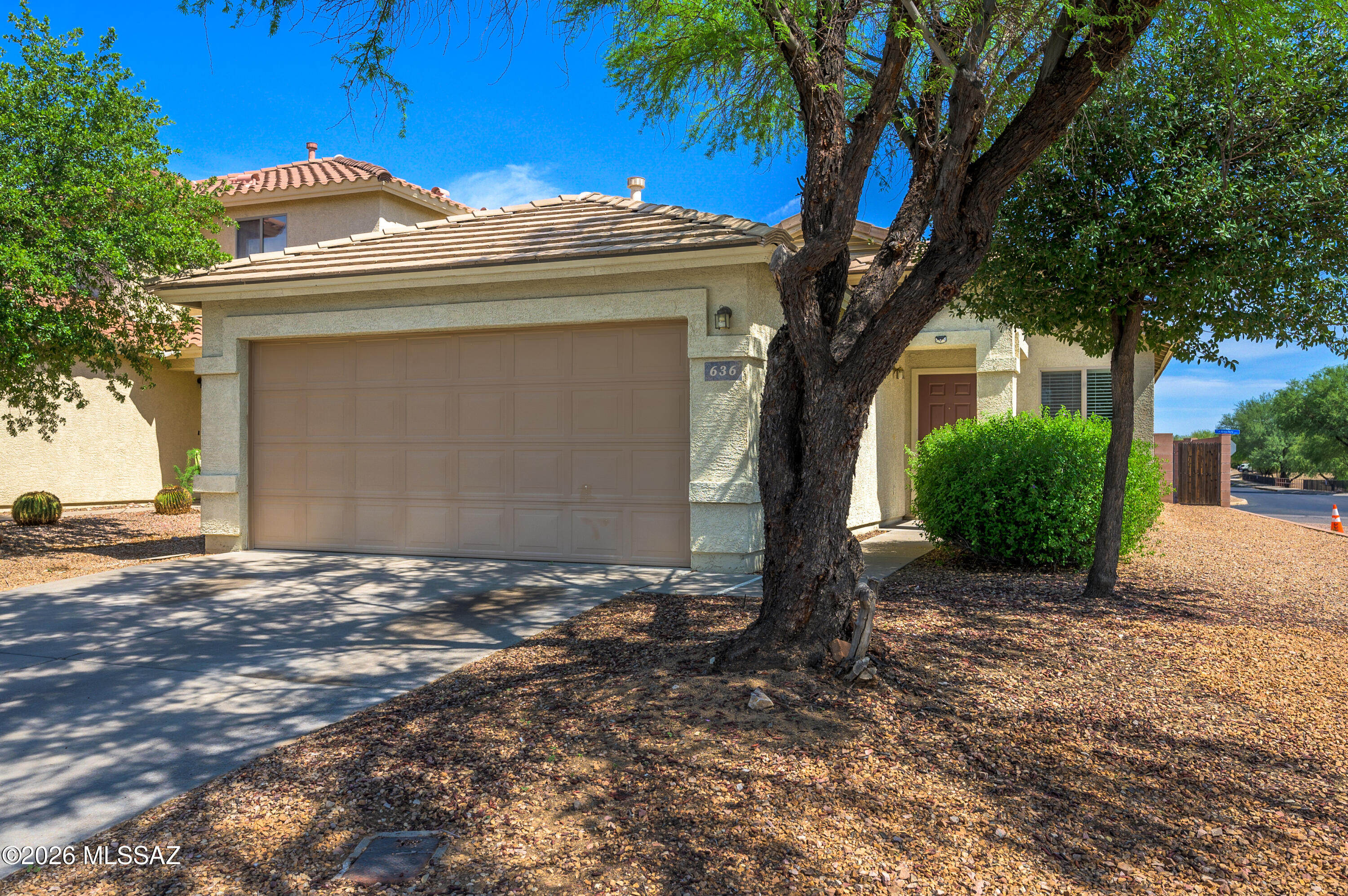 636 W Cholla Crest Drive — photo