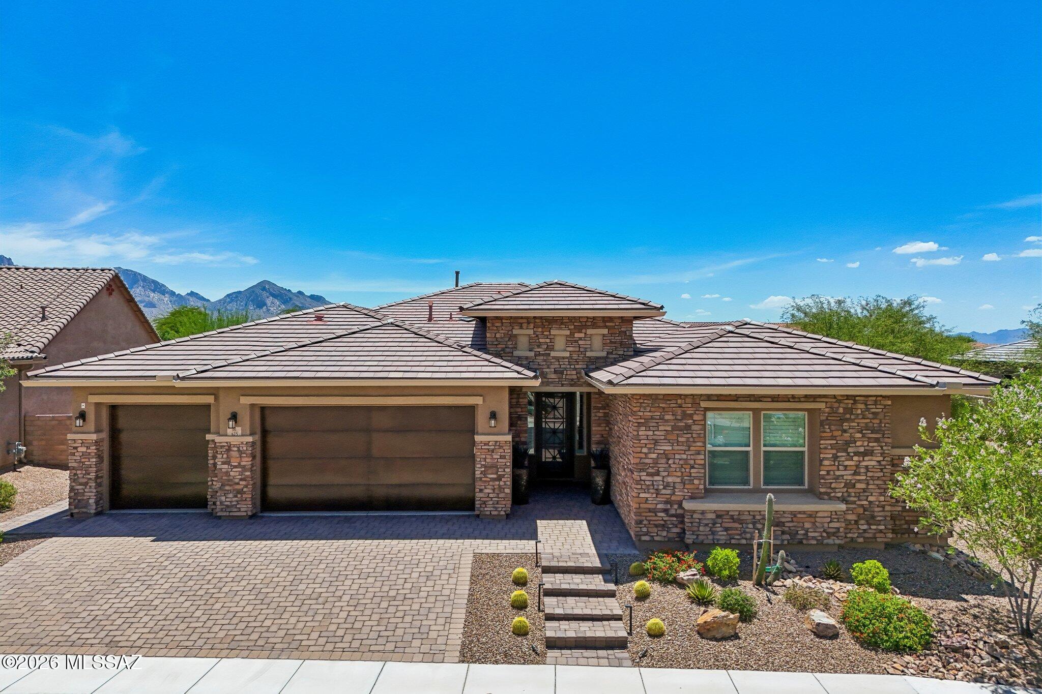 425 W Red Ribbon Lane — photo