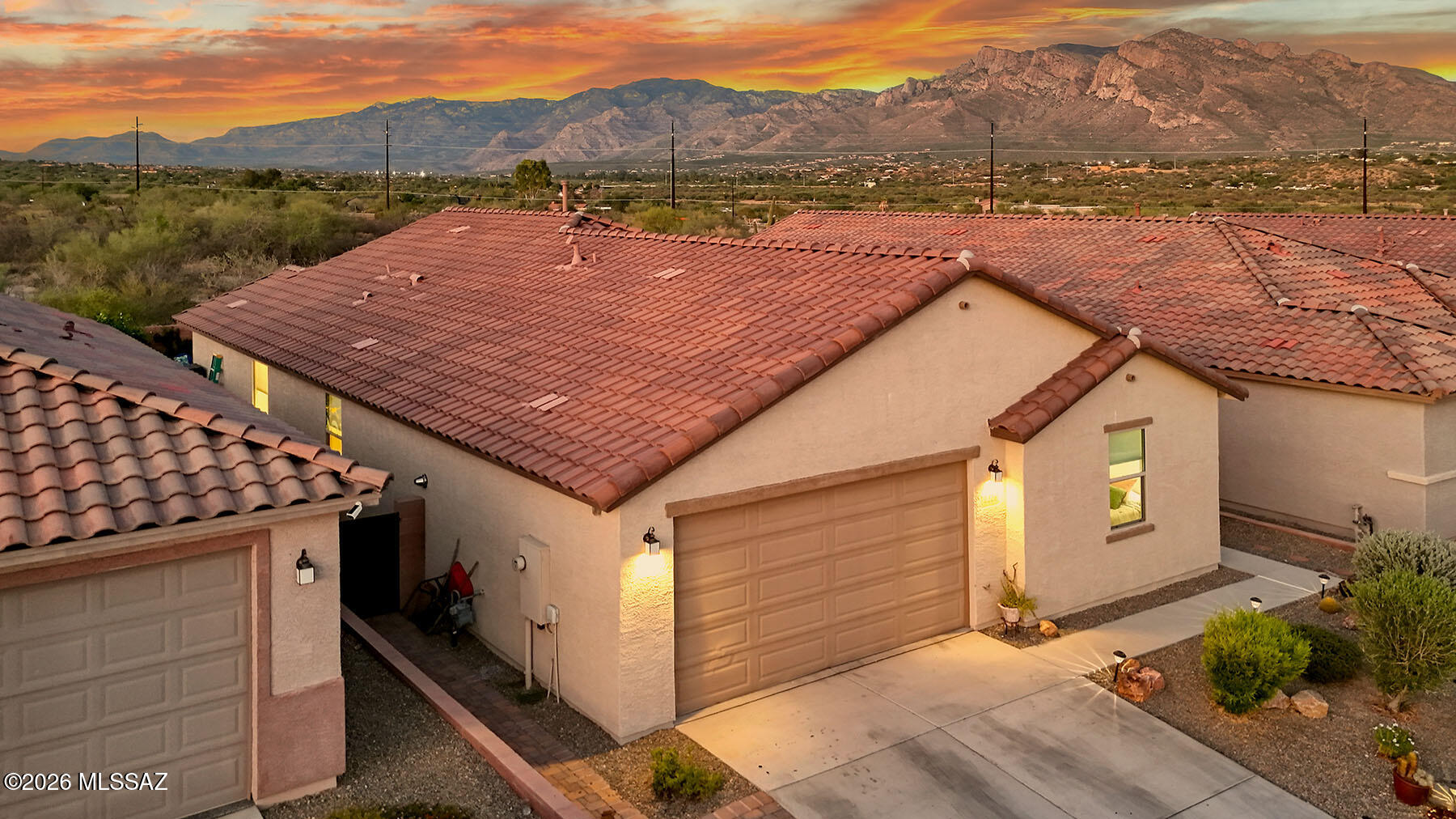 2226 W Desert Topaz Way — photo