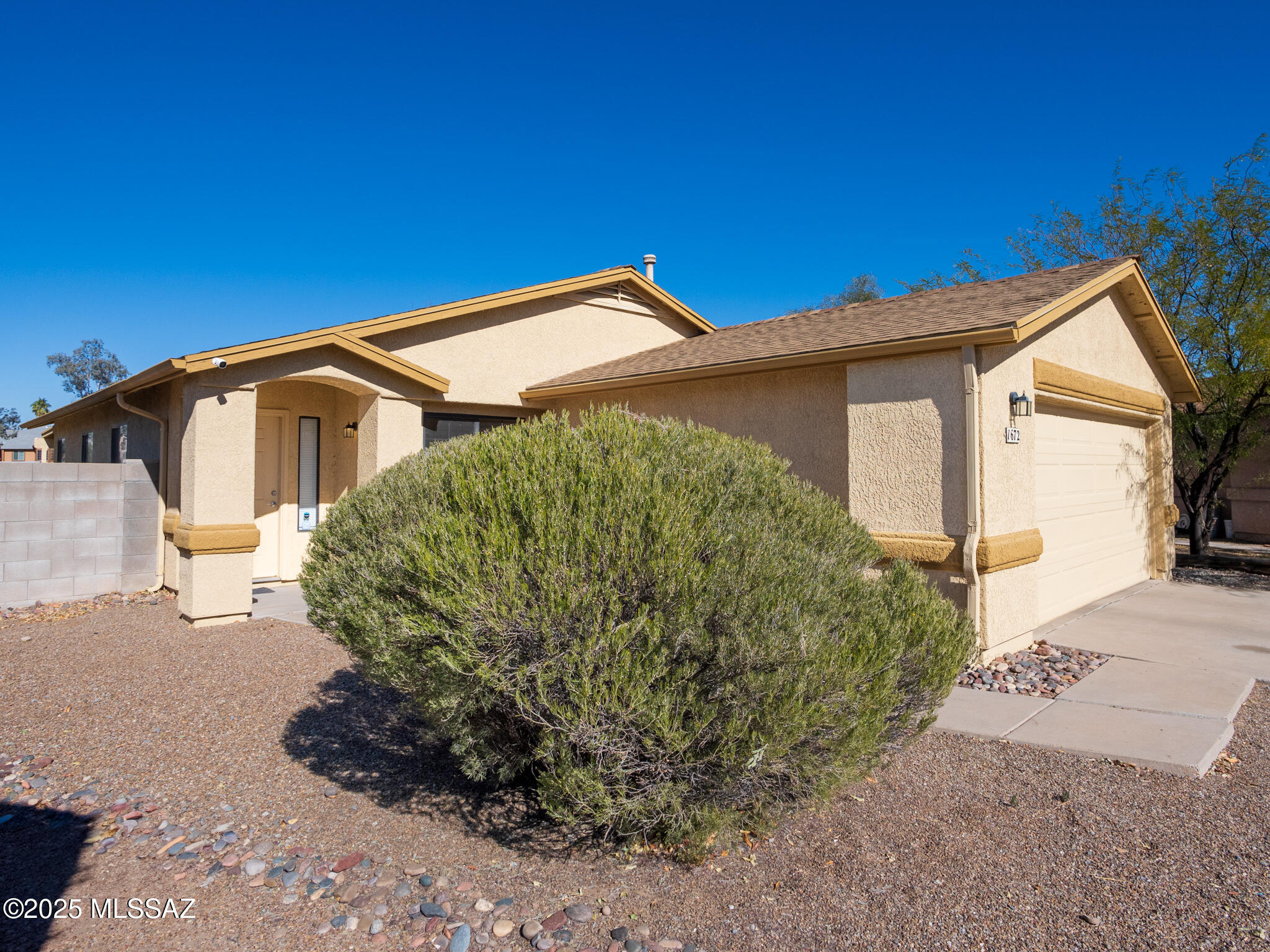 1672 W Wood Crest Court — photo