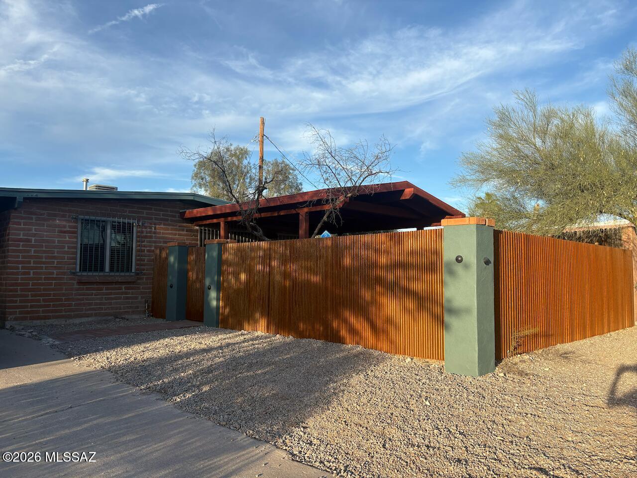 237 E Lee Street — photo