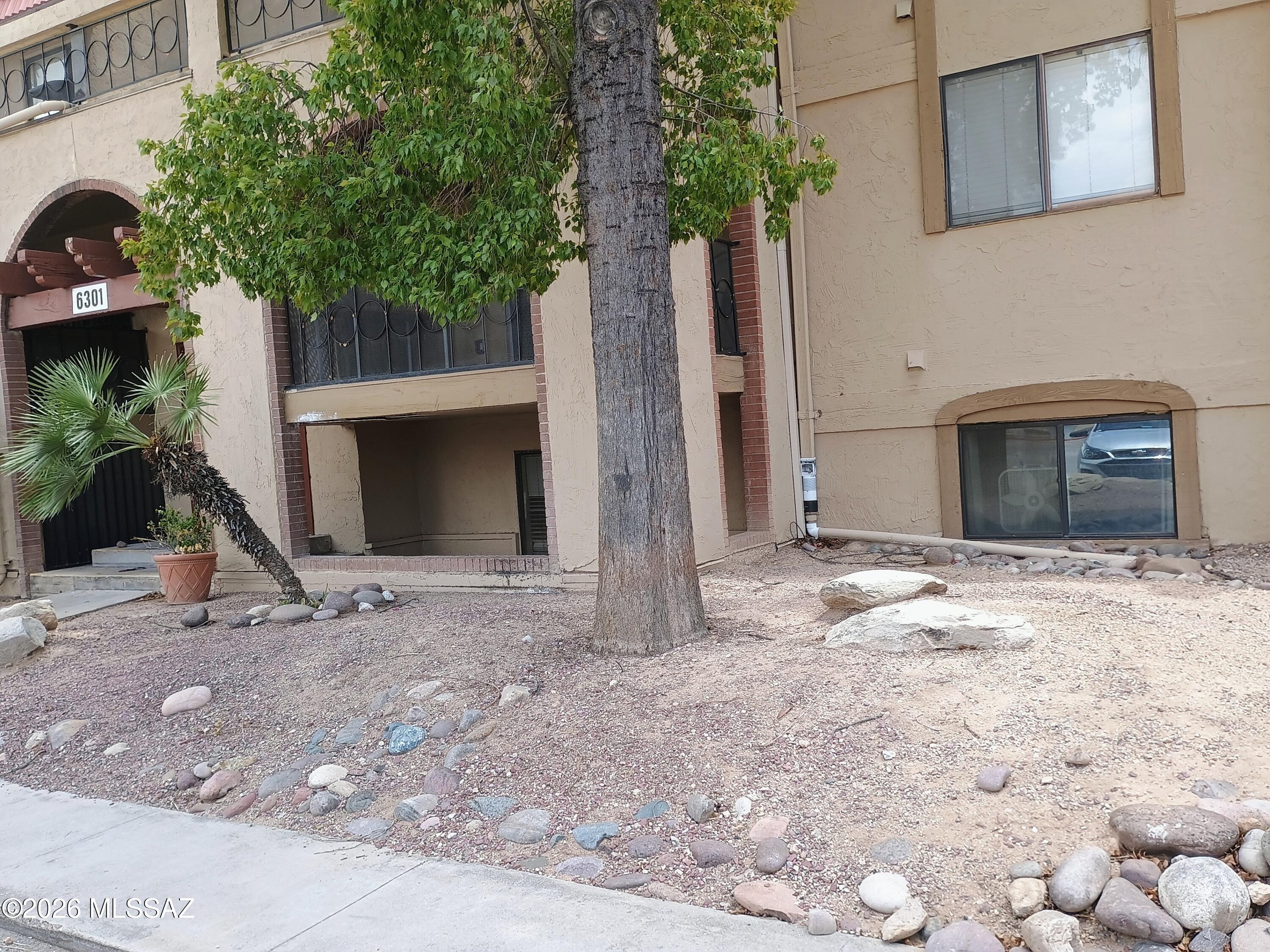 6301 N Barcelona Court 1002 — photo