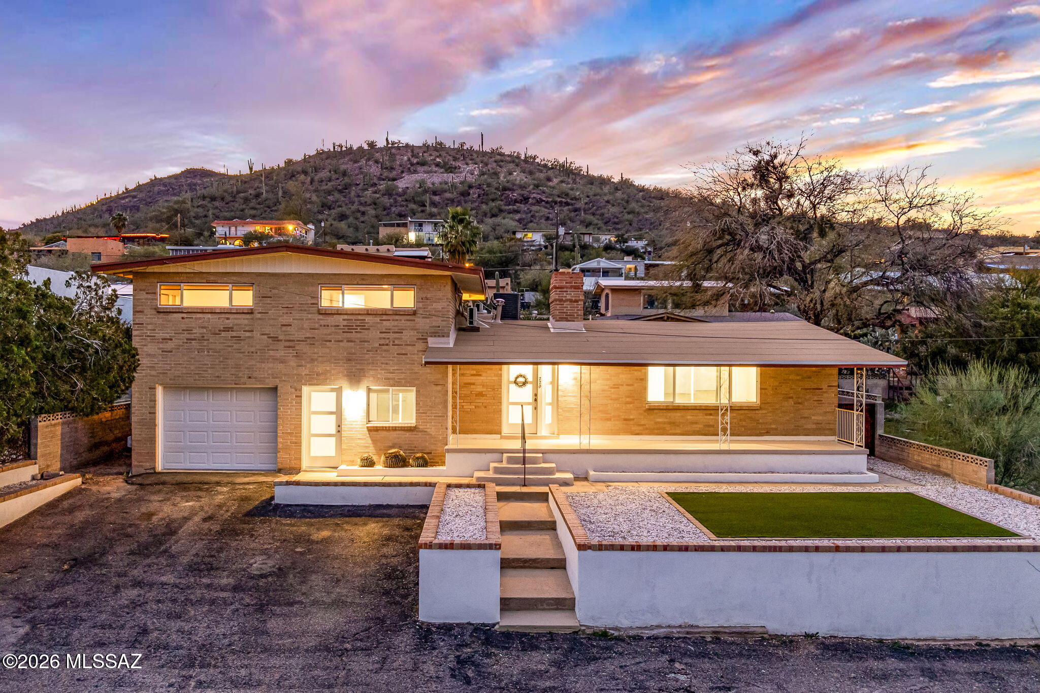 220 S Clausen Circle — photo