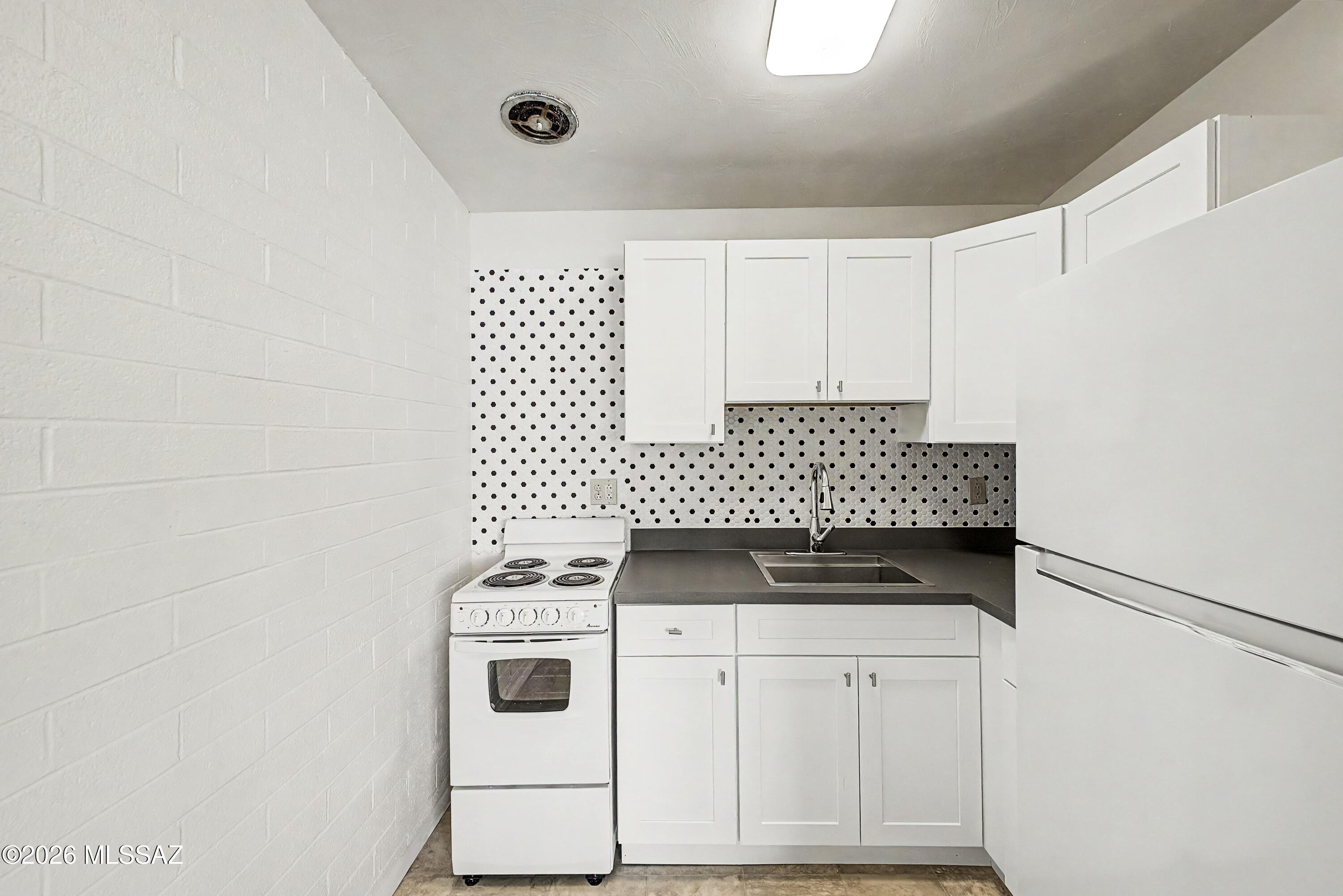 1123 E Kentucky Street — photo