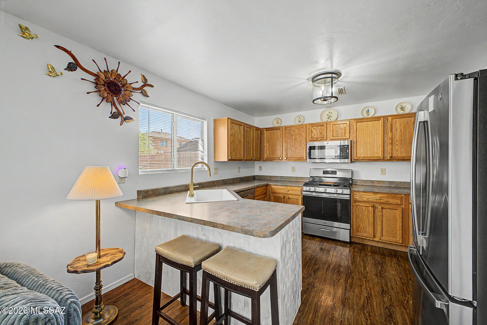 697 W Cholla Crest Drive — photo