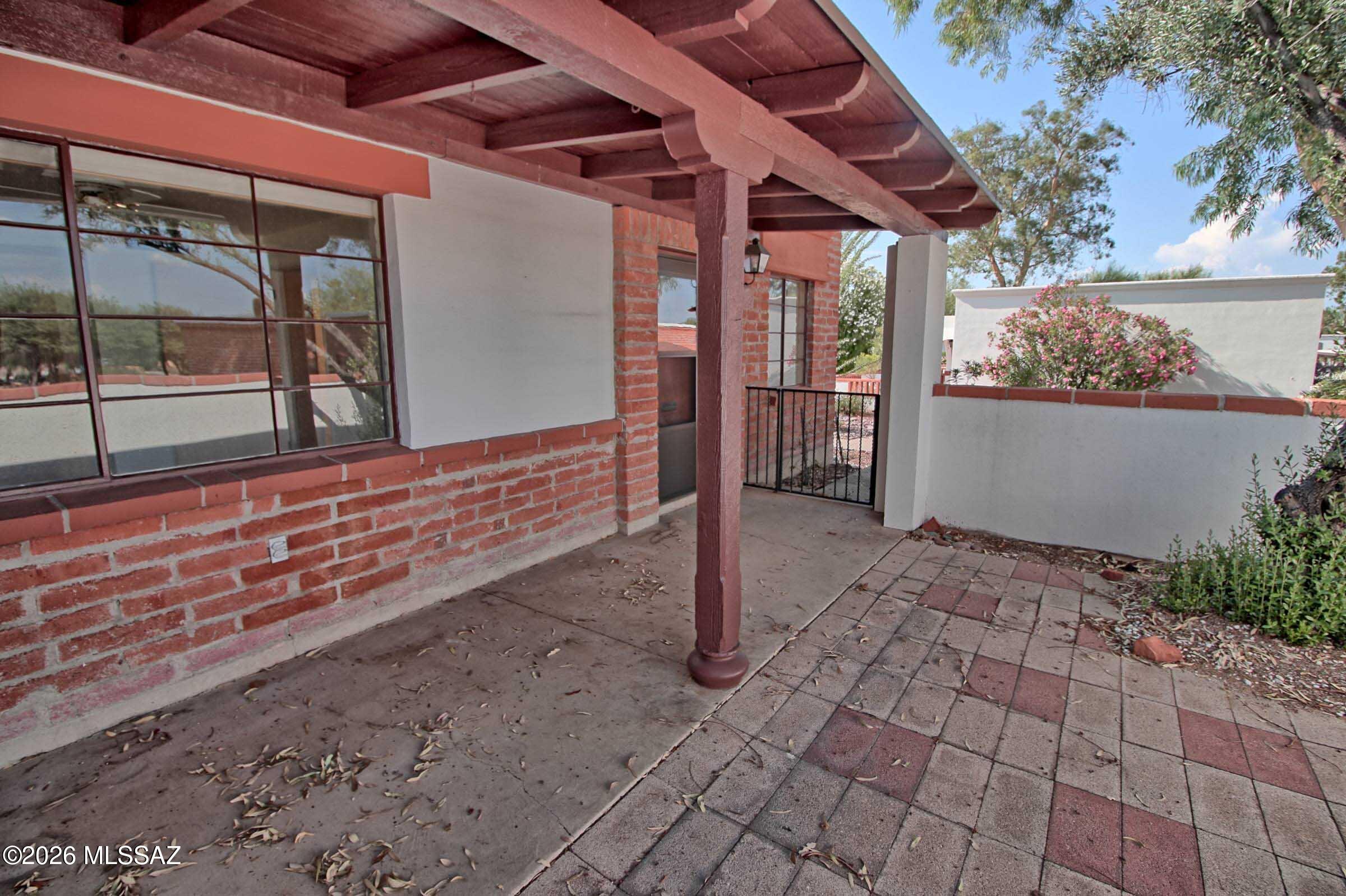 206 S La Canada Drive D — photo