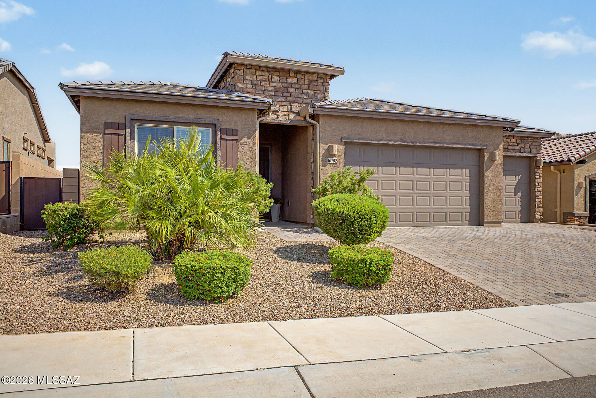 10702 N Iron Peak Drive — photo