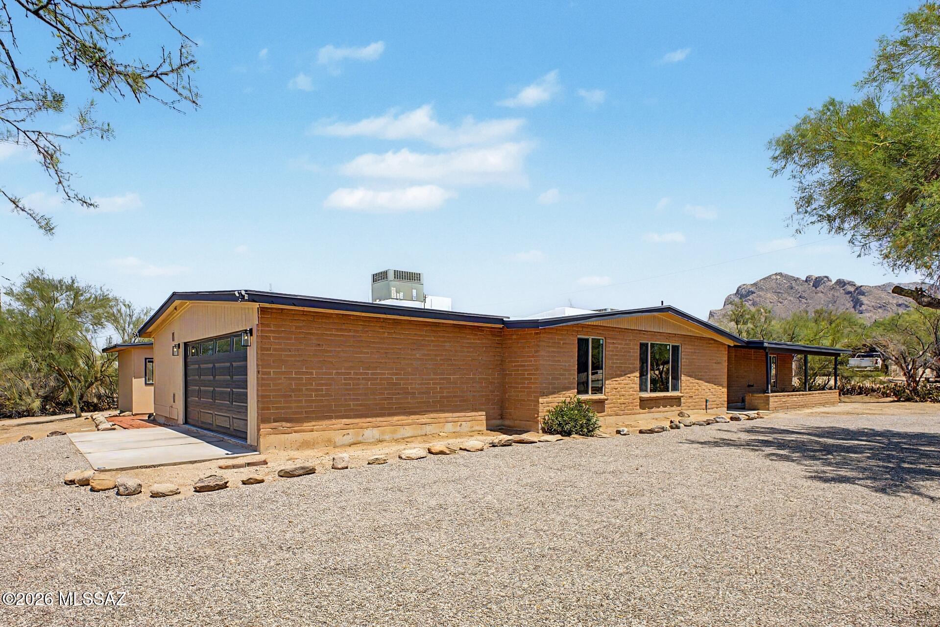 1164 W Emerine Drive — photo