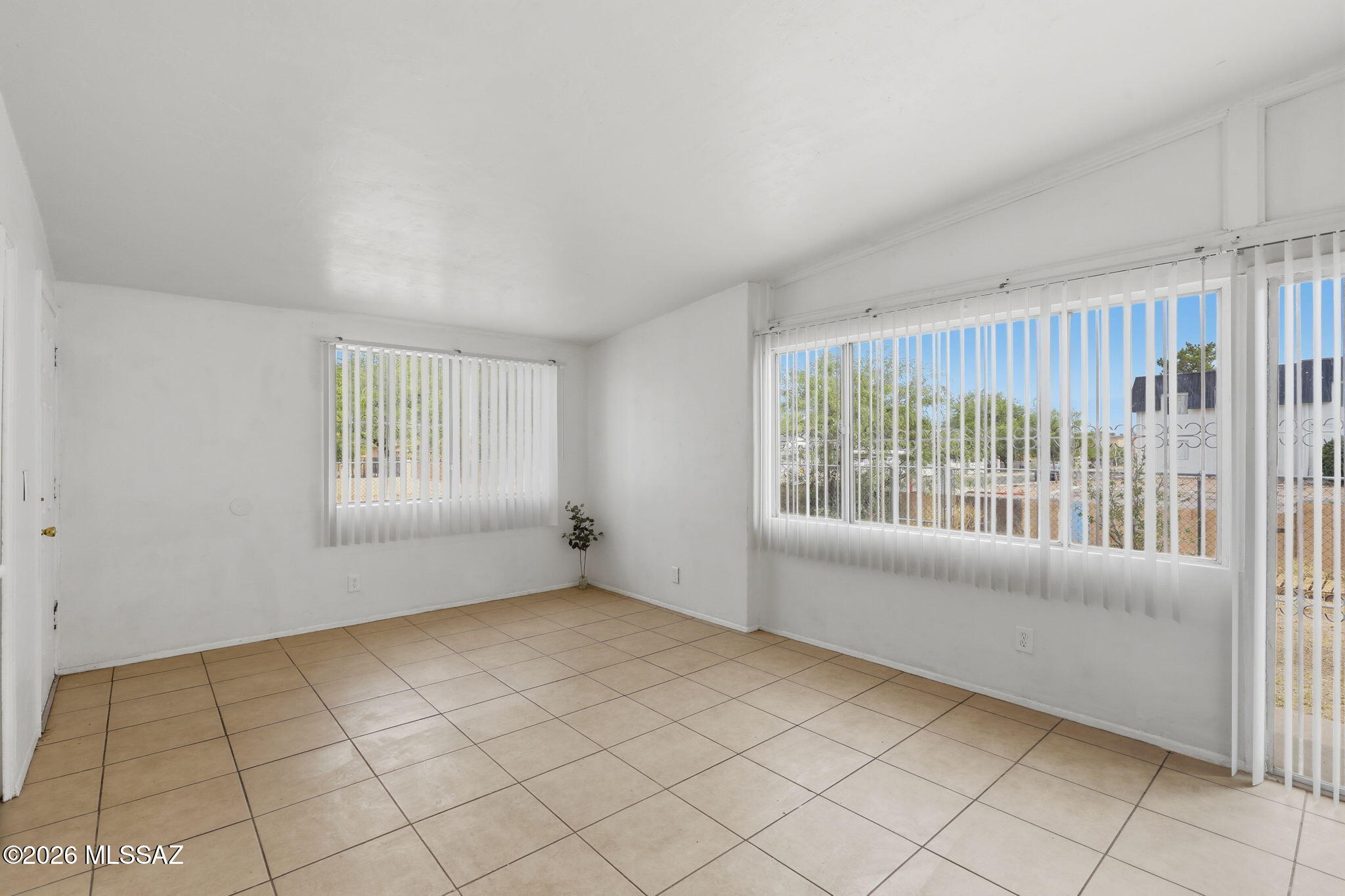 1105 E Garden Loop — photo