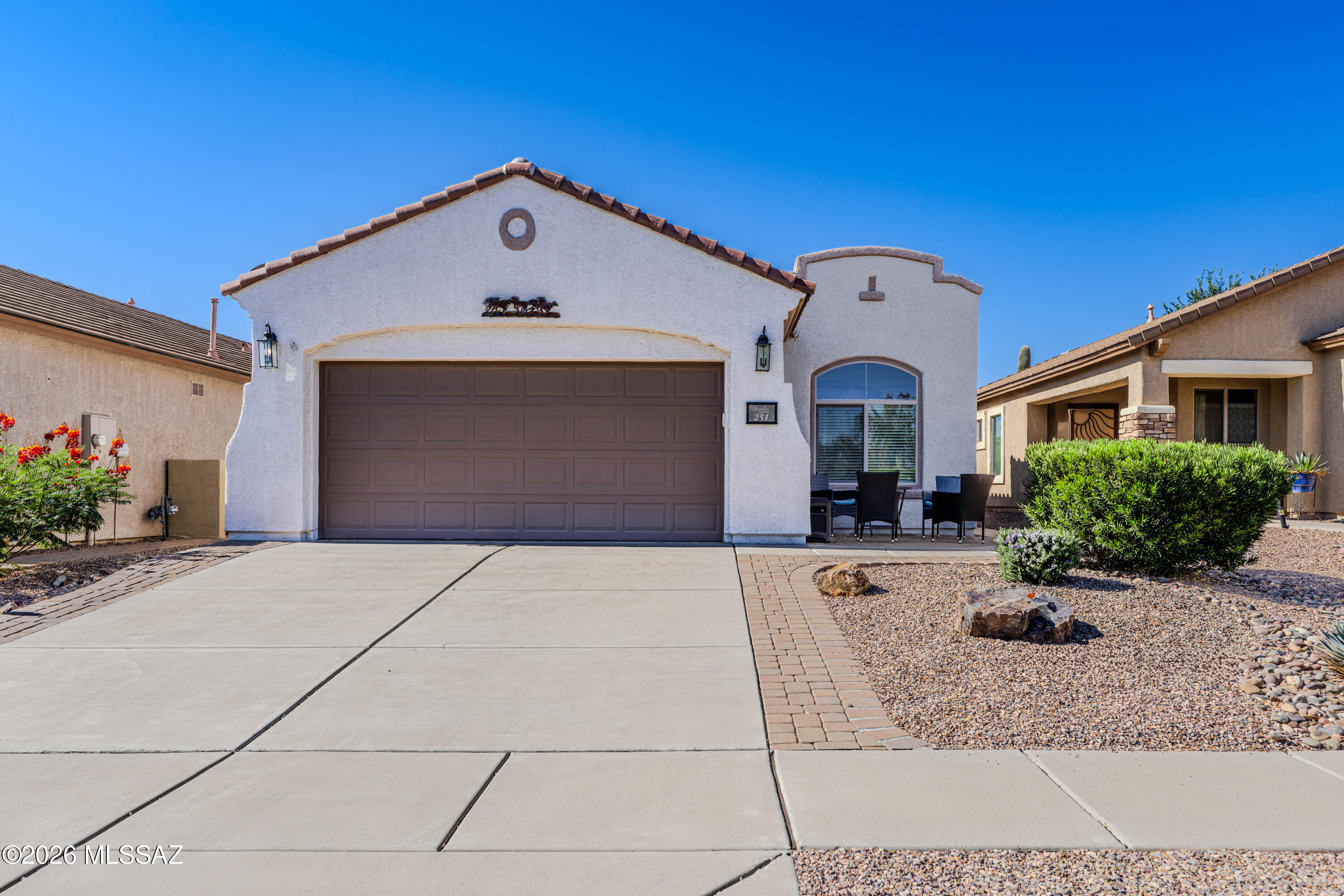 251 W Calle Moncayo — photo