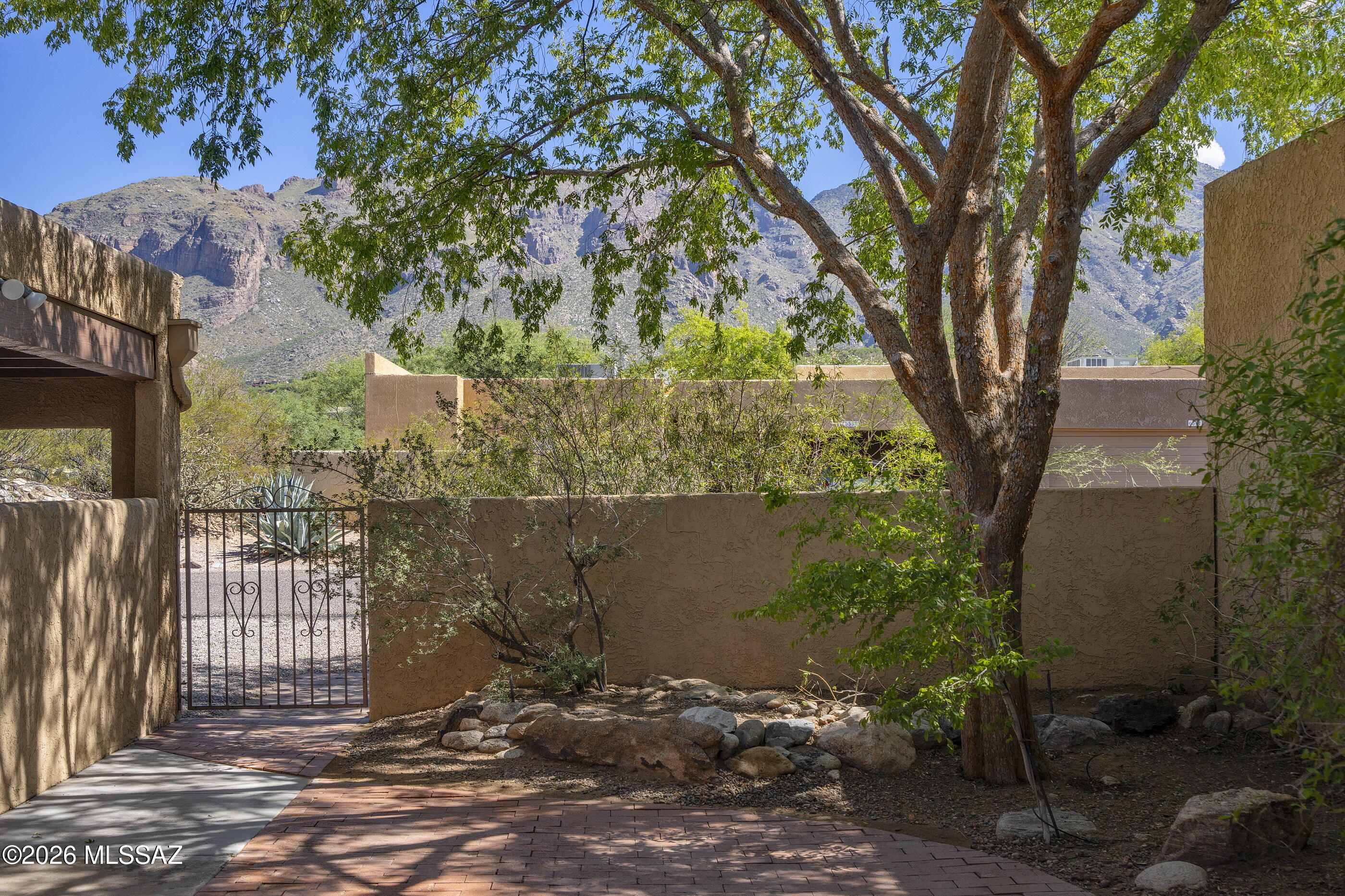 6533 N Foothills Drive — photo
