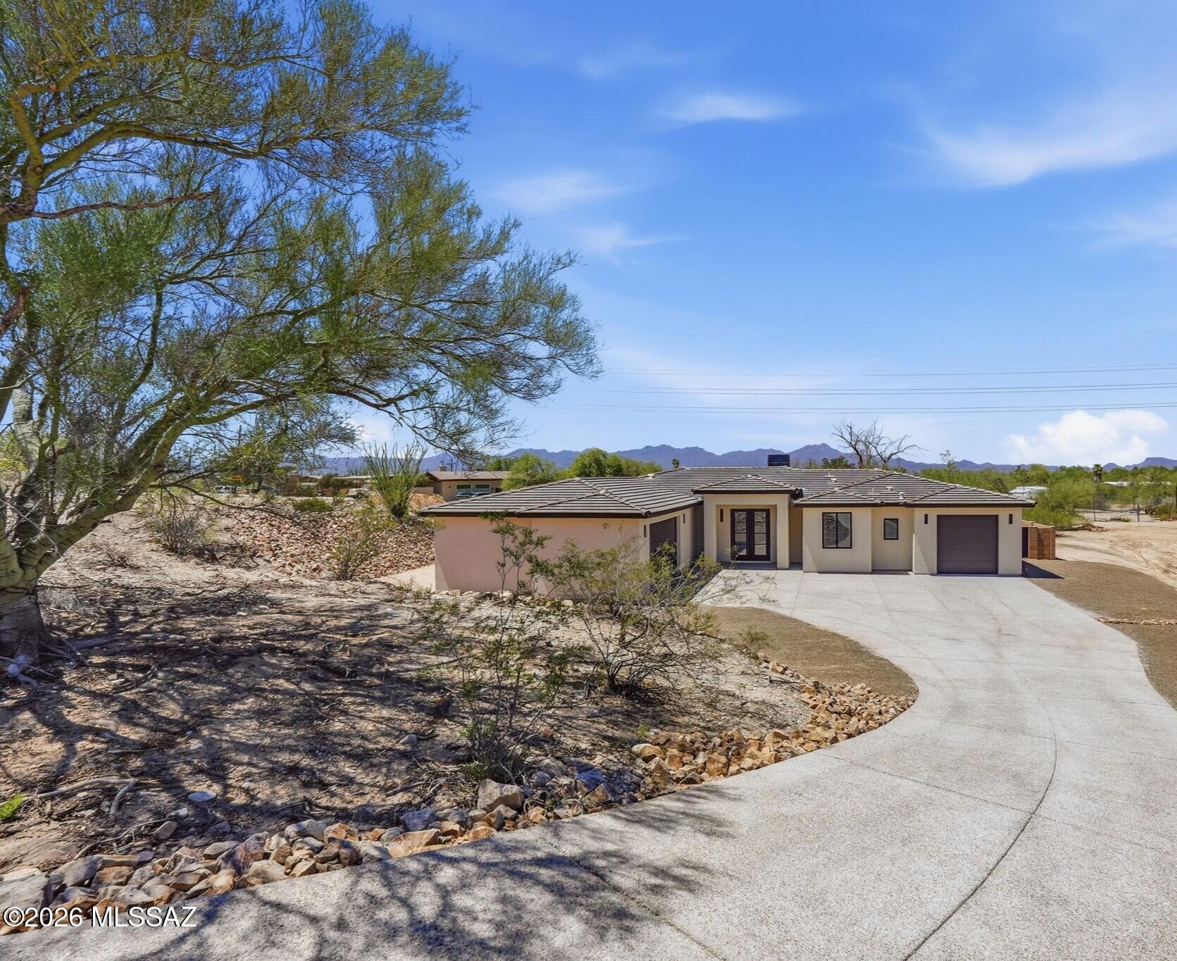 1044 W Roller Coaster Road — photo