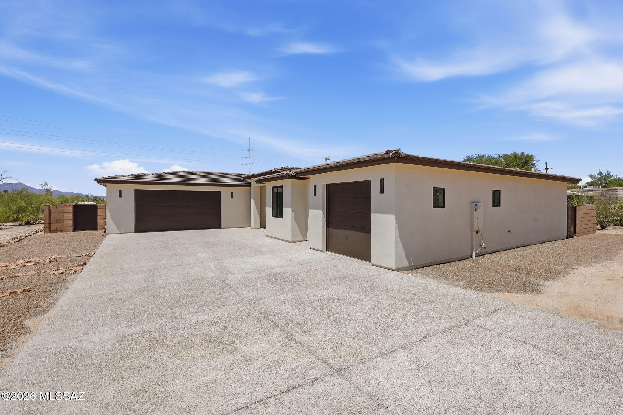 1042 W Roller Coaster Road — photo