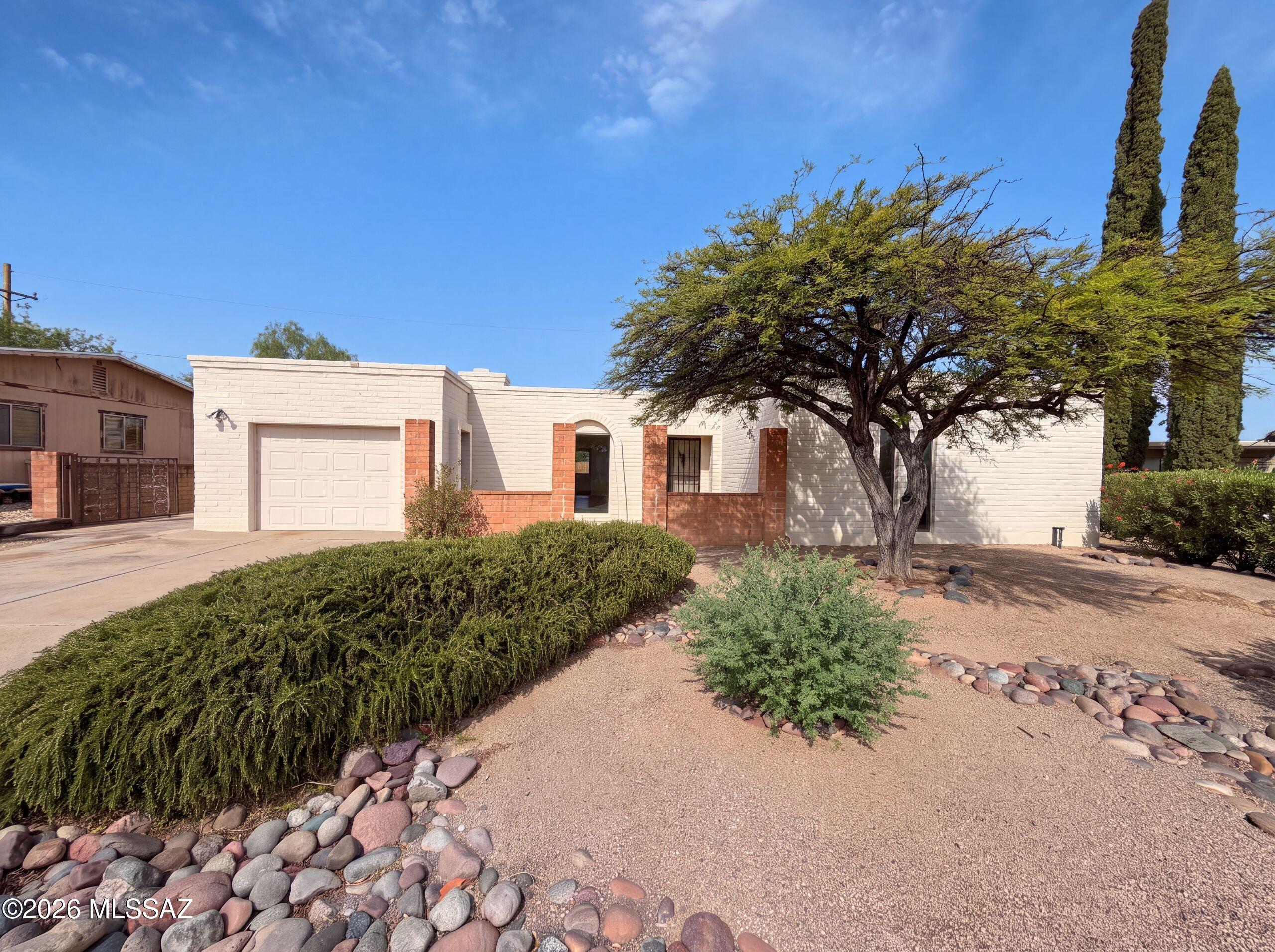 917 N Miller Drive — photo