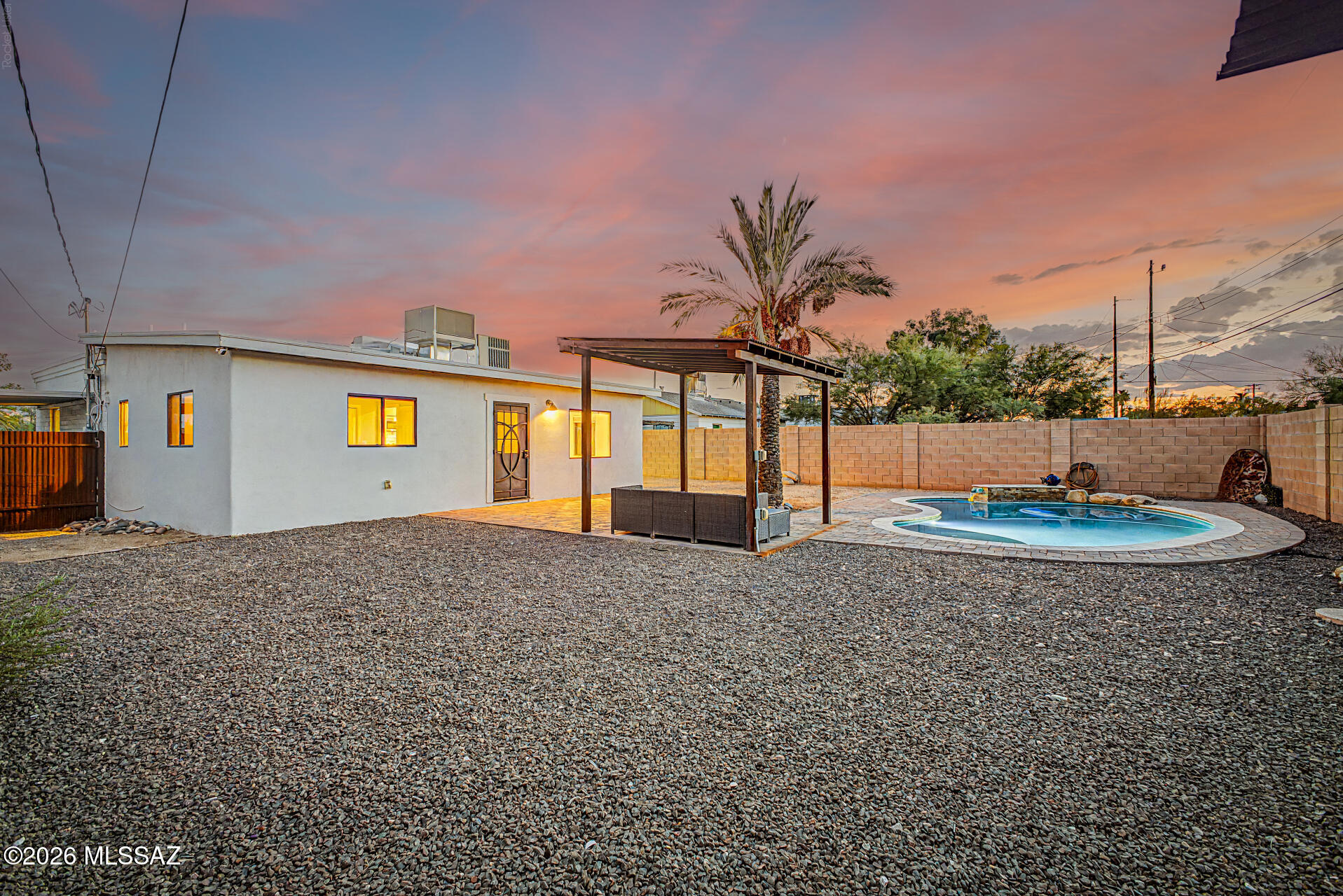 1115 E East Circle Drive — photo