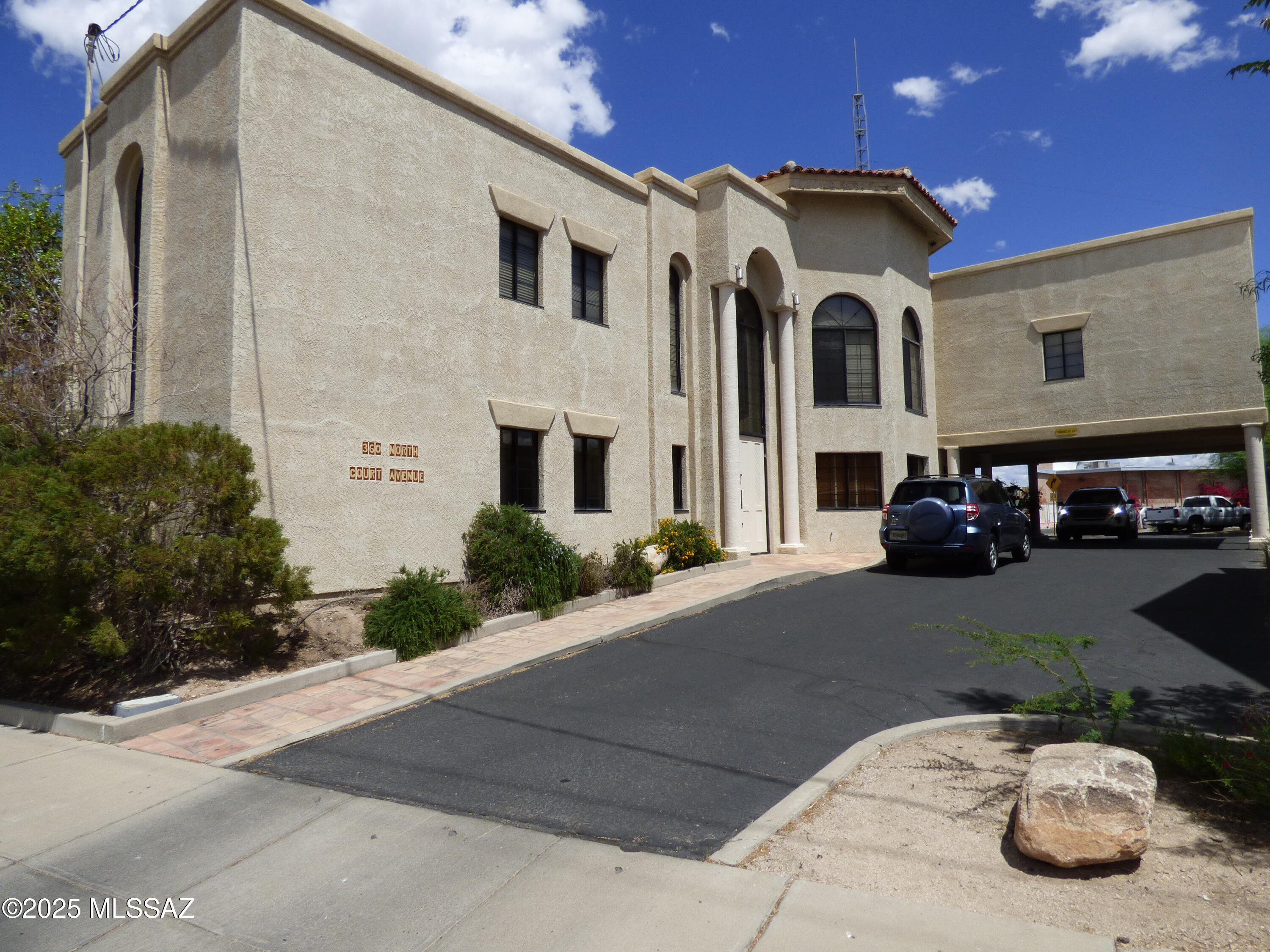 360 N Court Avenue — photo