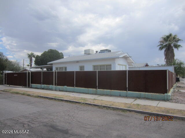 694 E Adams Street — photo