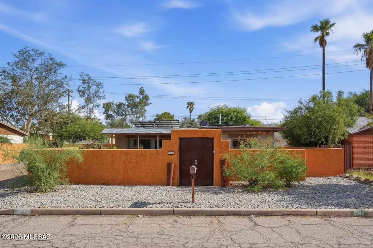 2842 E Stratford Drive — photo