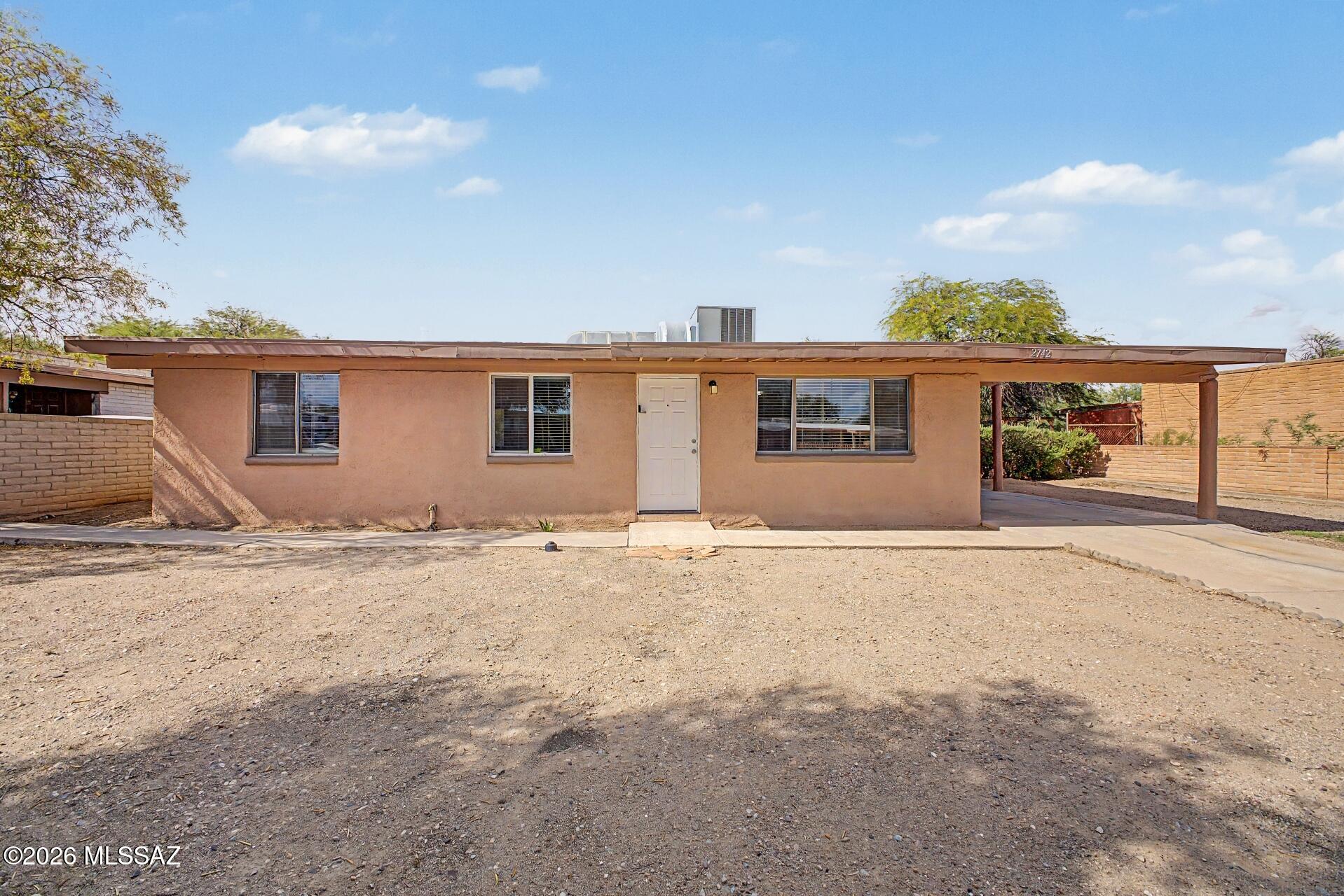 2742 W Dakota Street — photo
