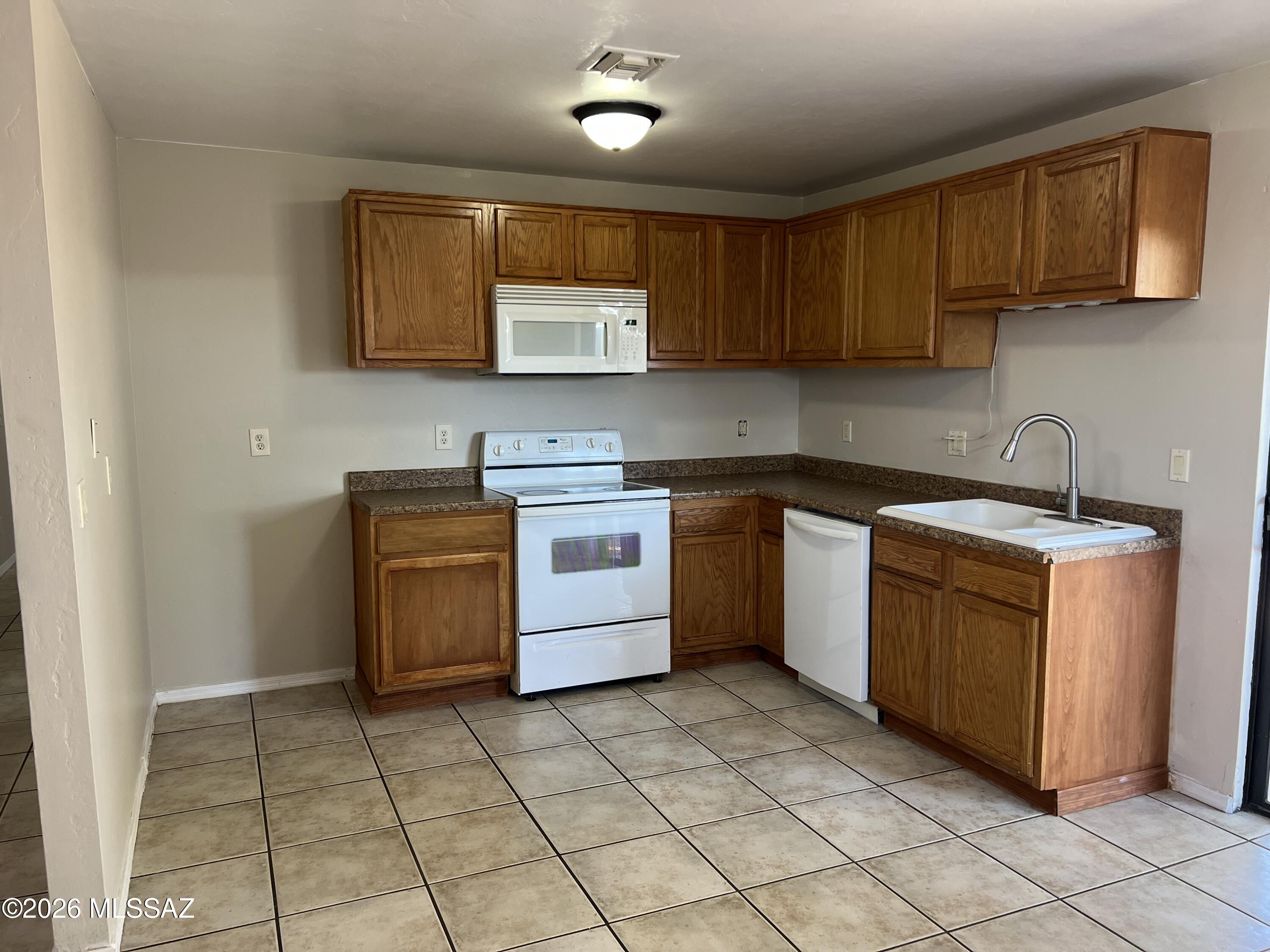 113 W Corona Road 2 — photo
