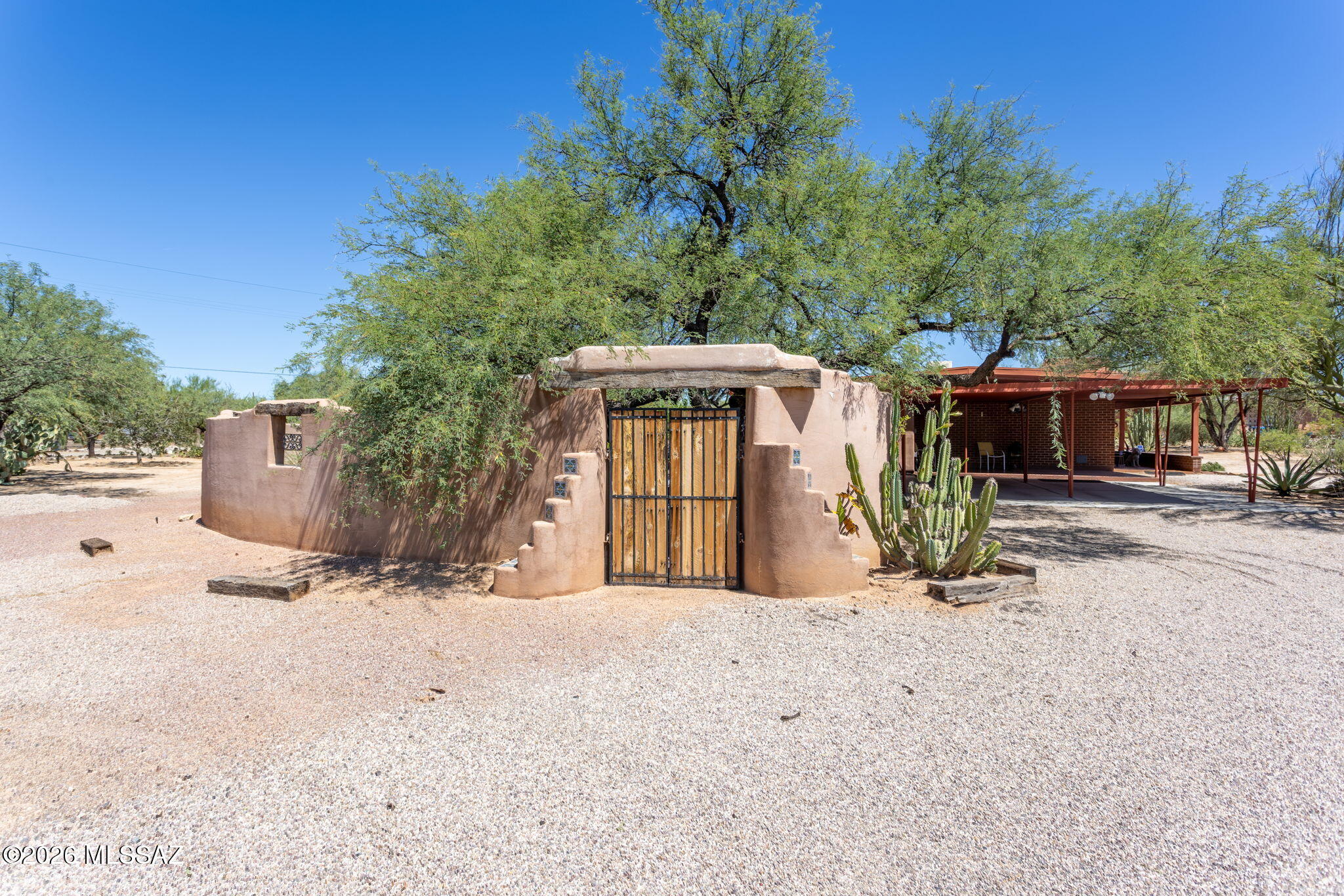 8625 N Mulberry Drive — photo
