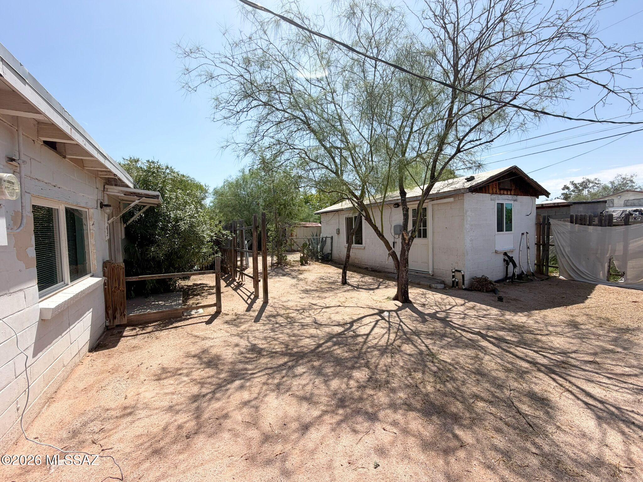 833 W Tipton Drive — photo