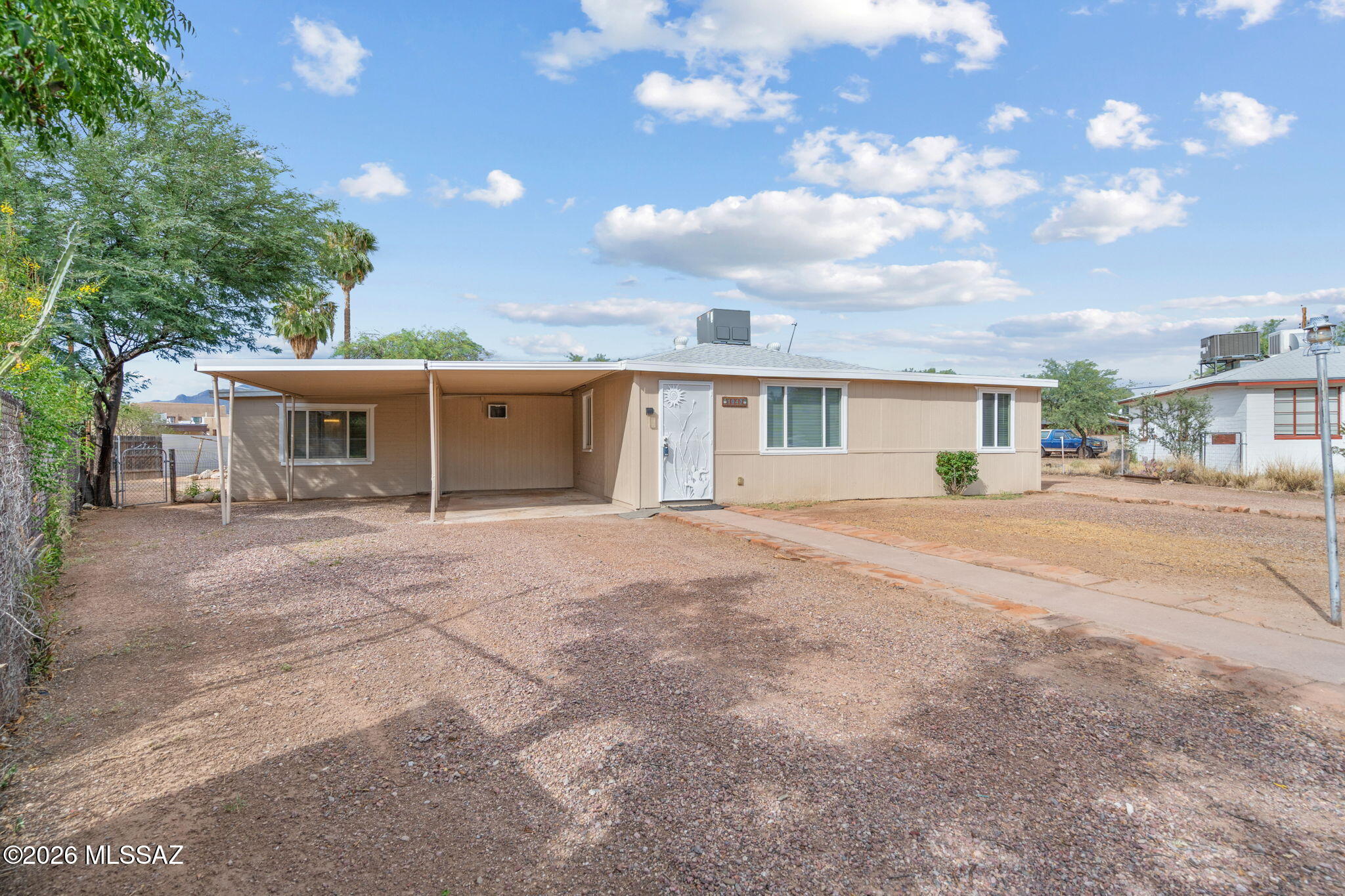 1043 E Simmons Street — photo