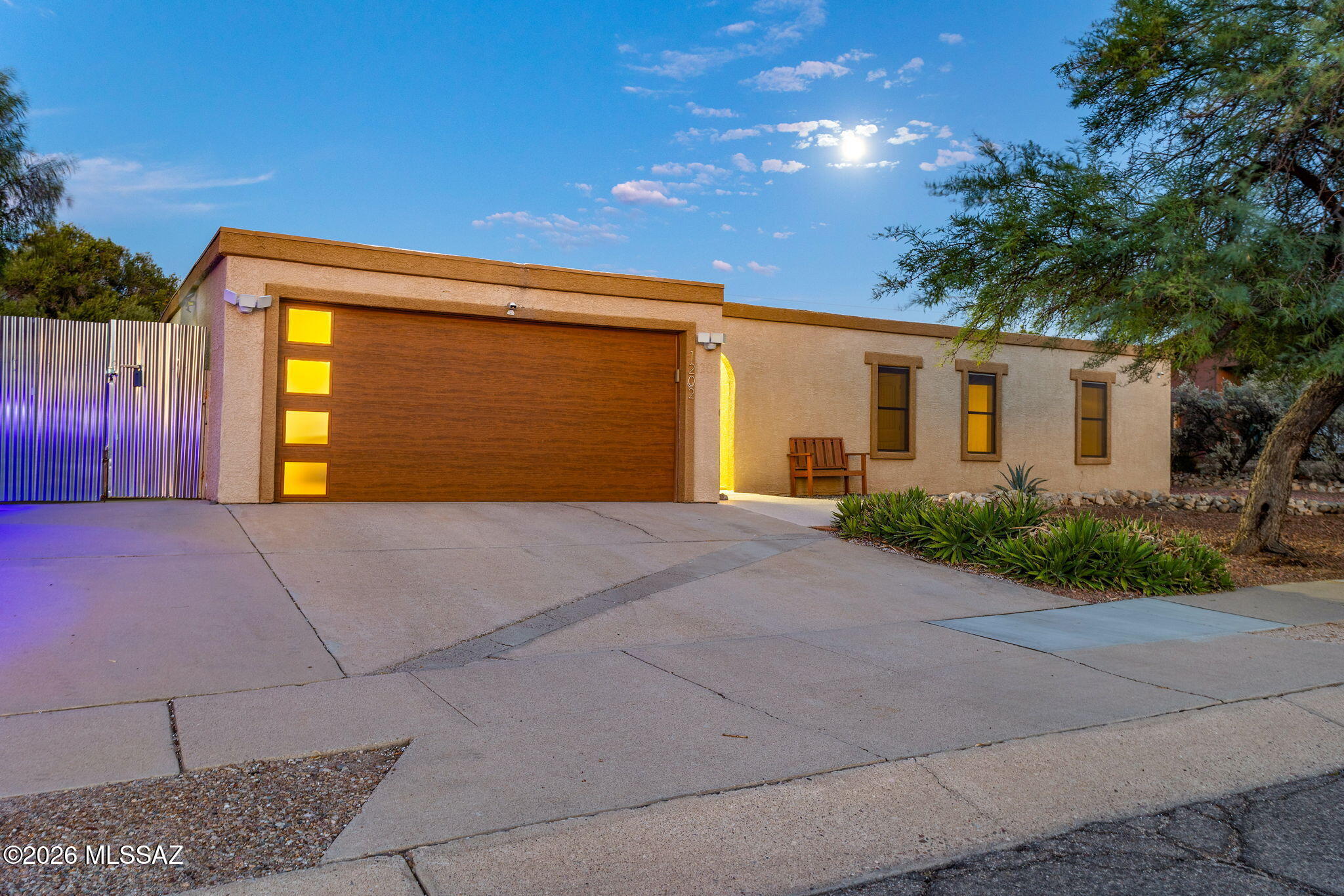 1202 N Avenida Cascada — photo