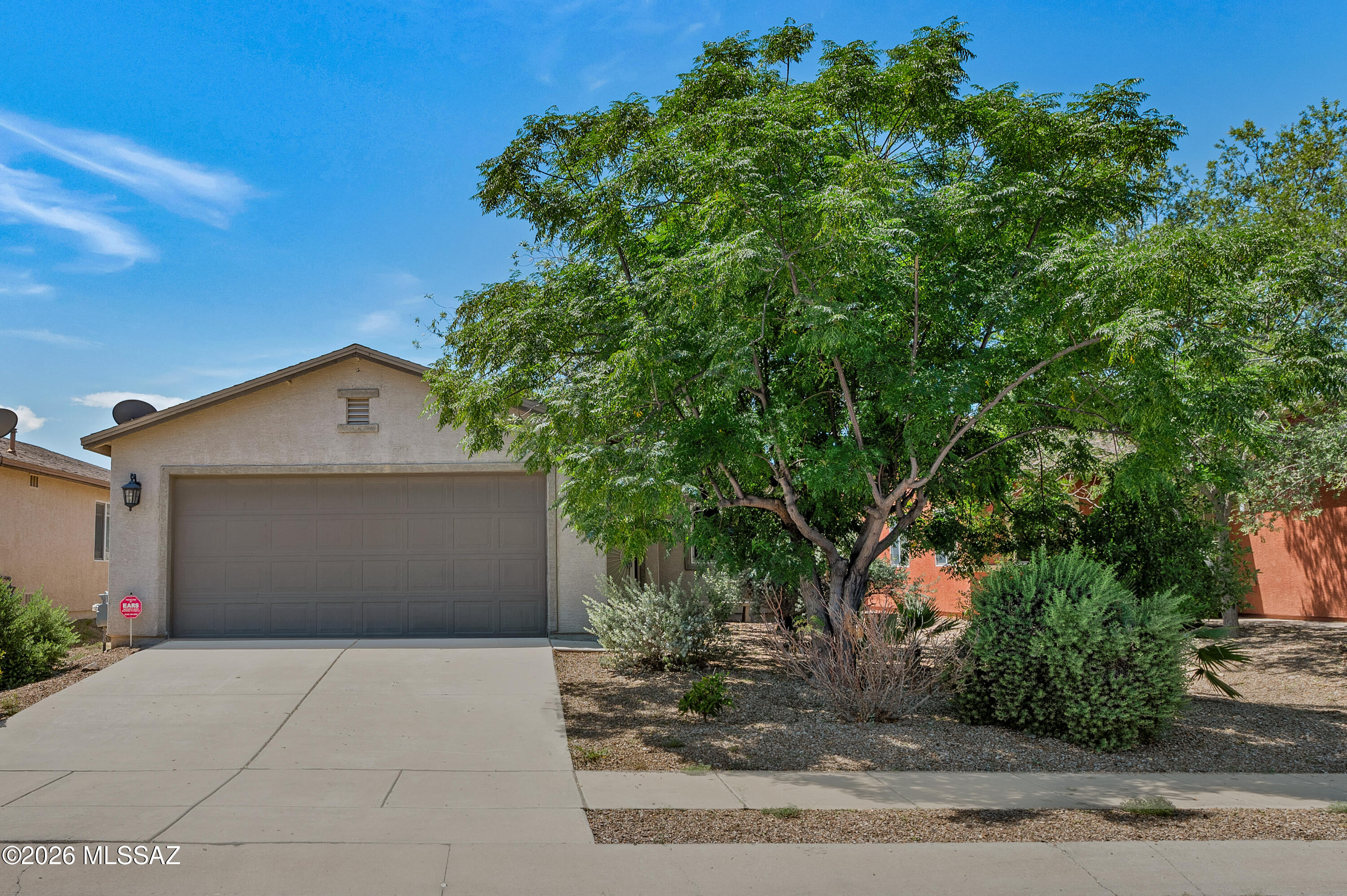 5082 E Kittentails Drive — photo