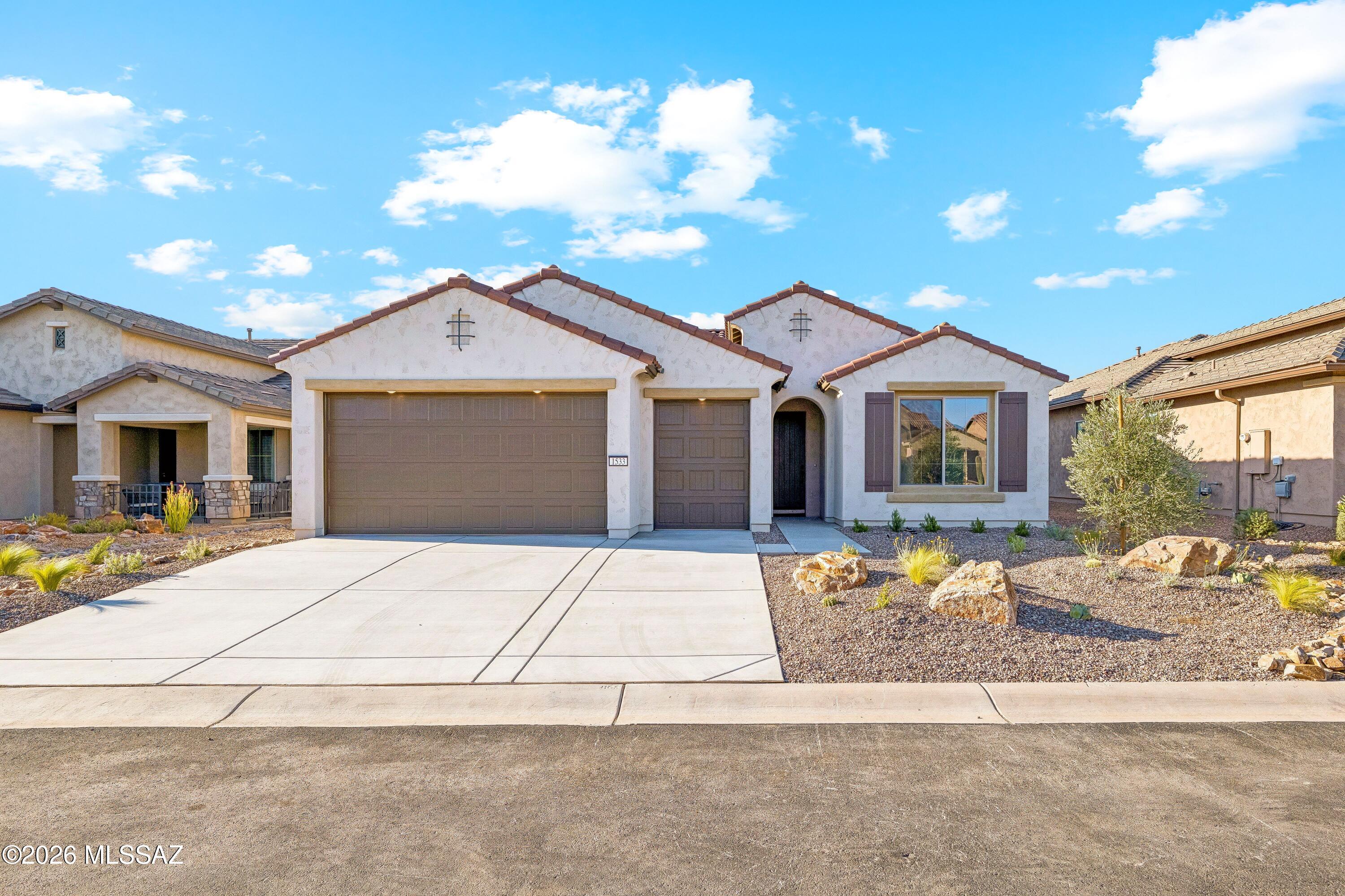 1533 E Dahlia Drive — photo