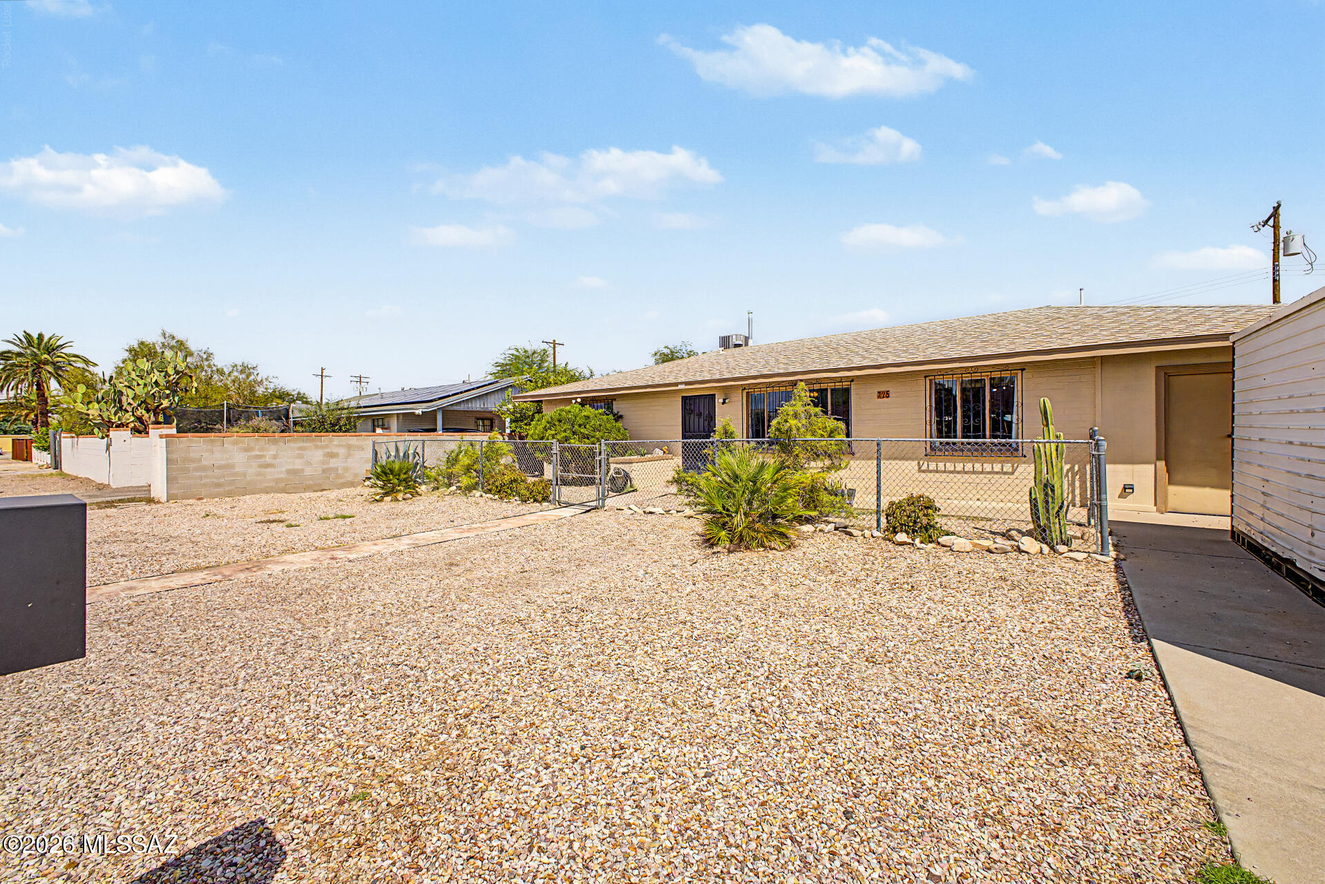 725 E McMillan Drive — photo