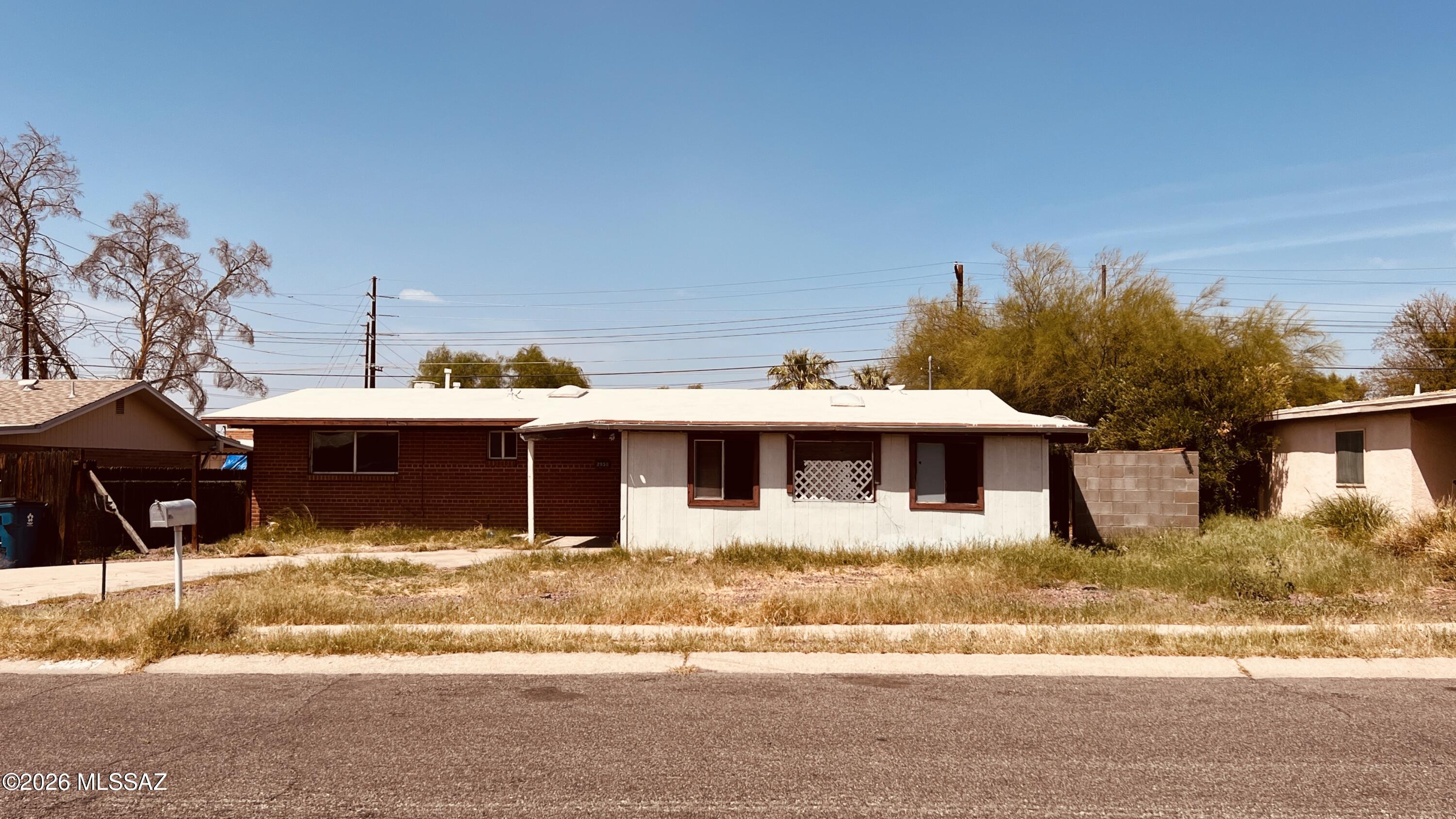 2050 W Amy Drive — photo