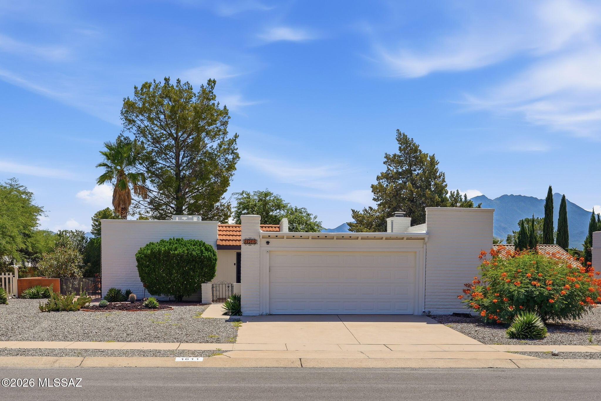 1611 S San Ray — photo
