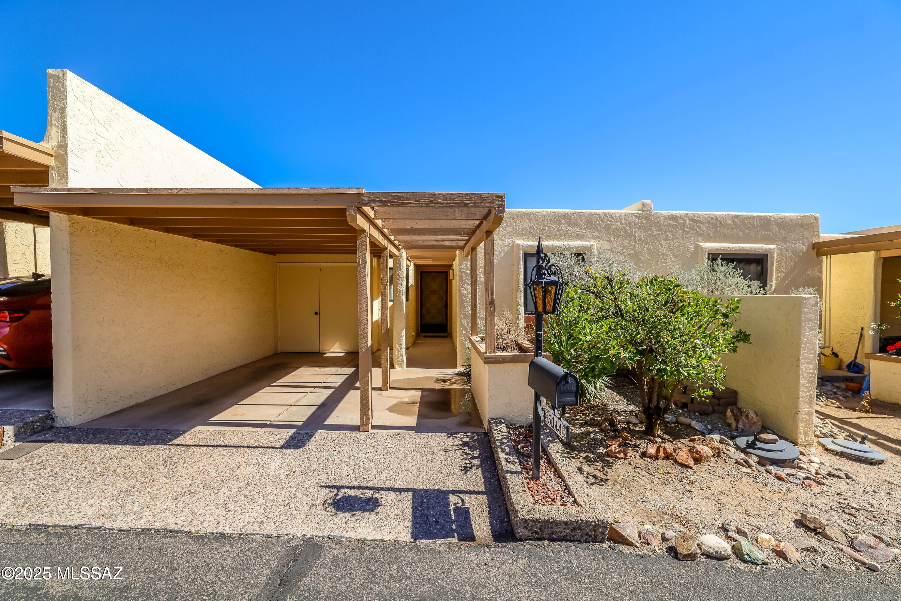 5144 N Avenida Primera — photo