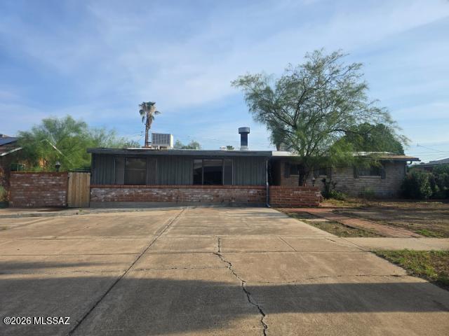 6333 E Hayne Street — photo