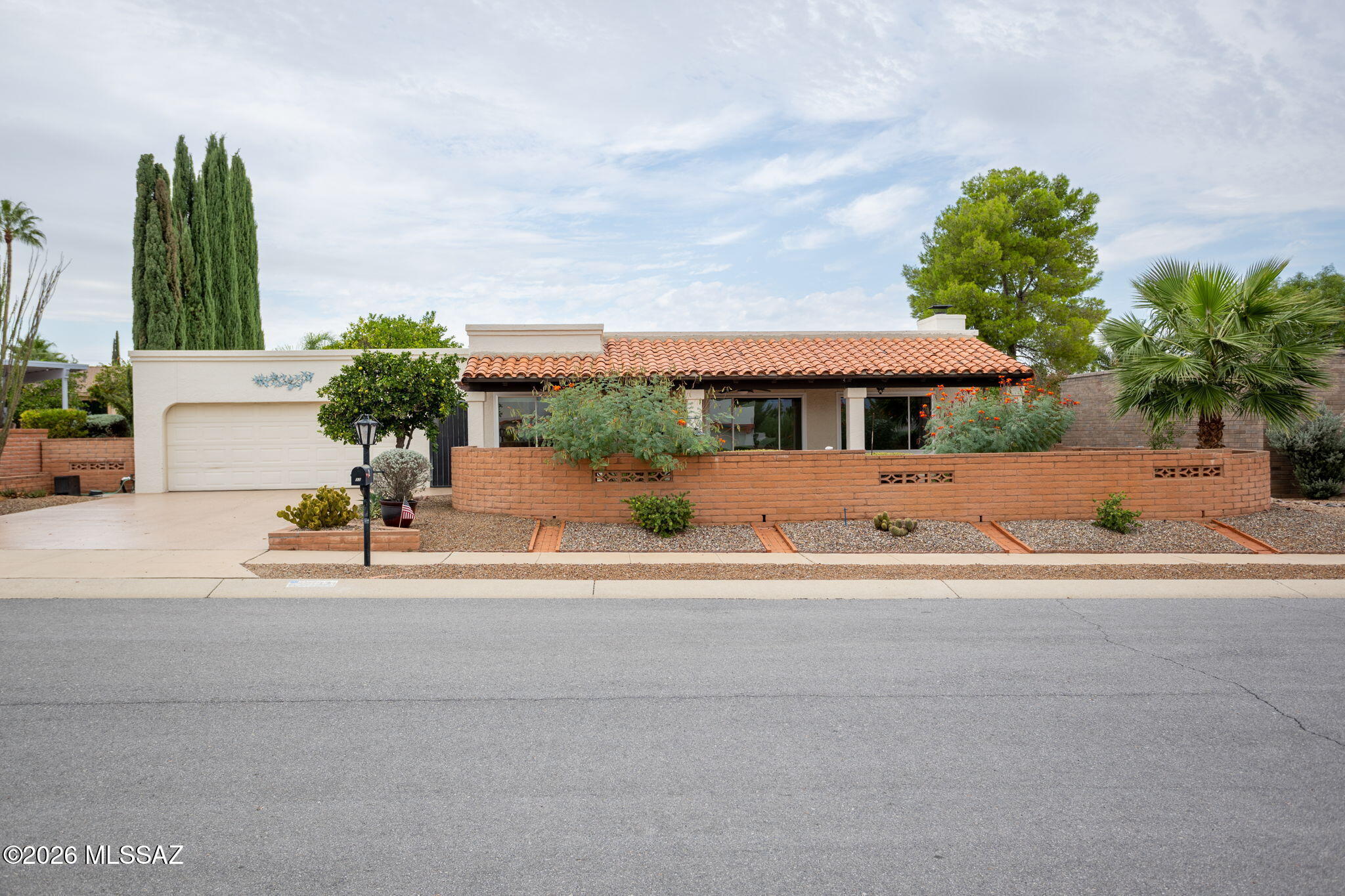 32 W Calle Frambuesa — photo
