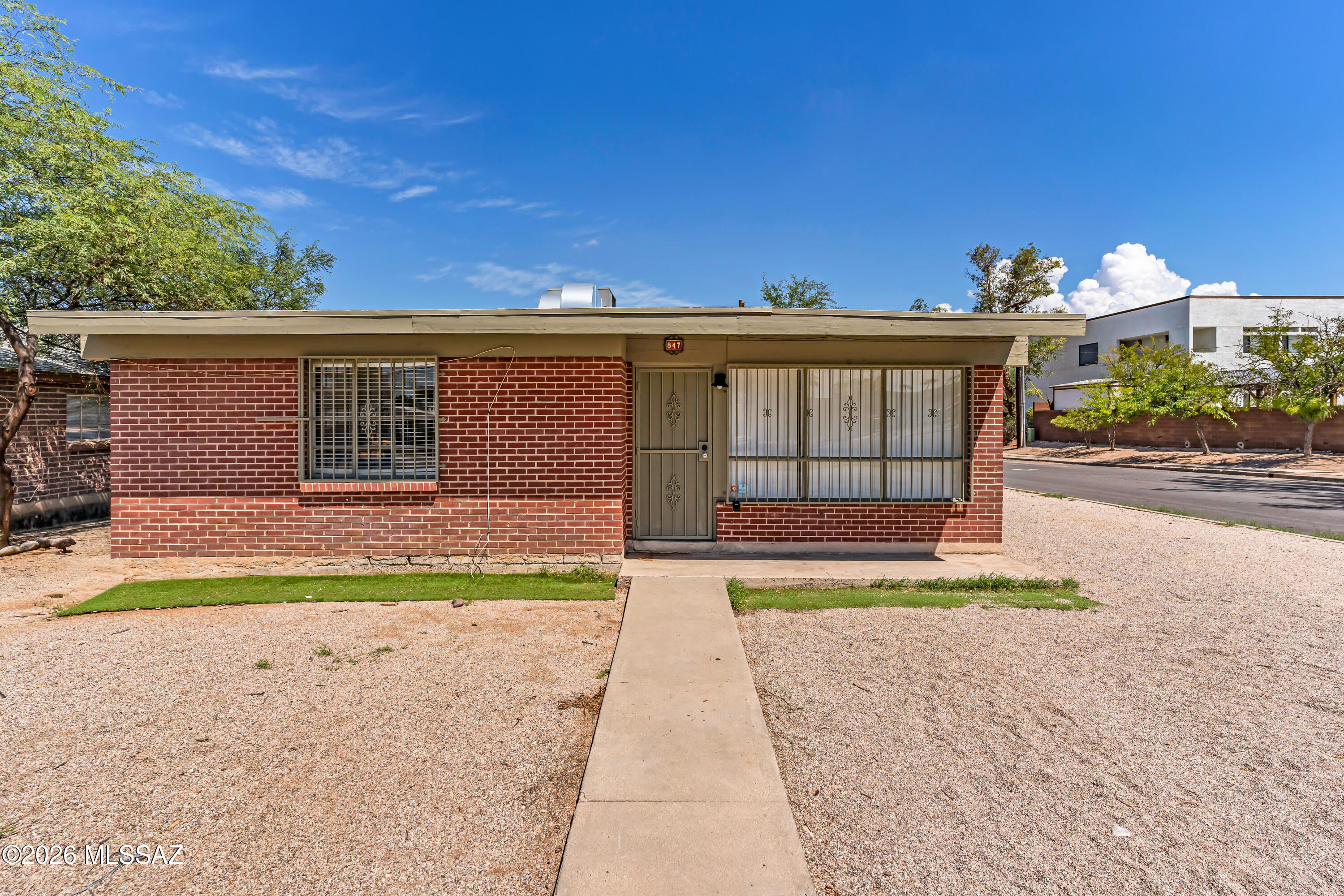 847 E Waverly Street — photo