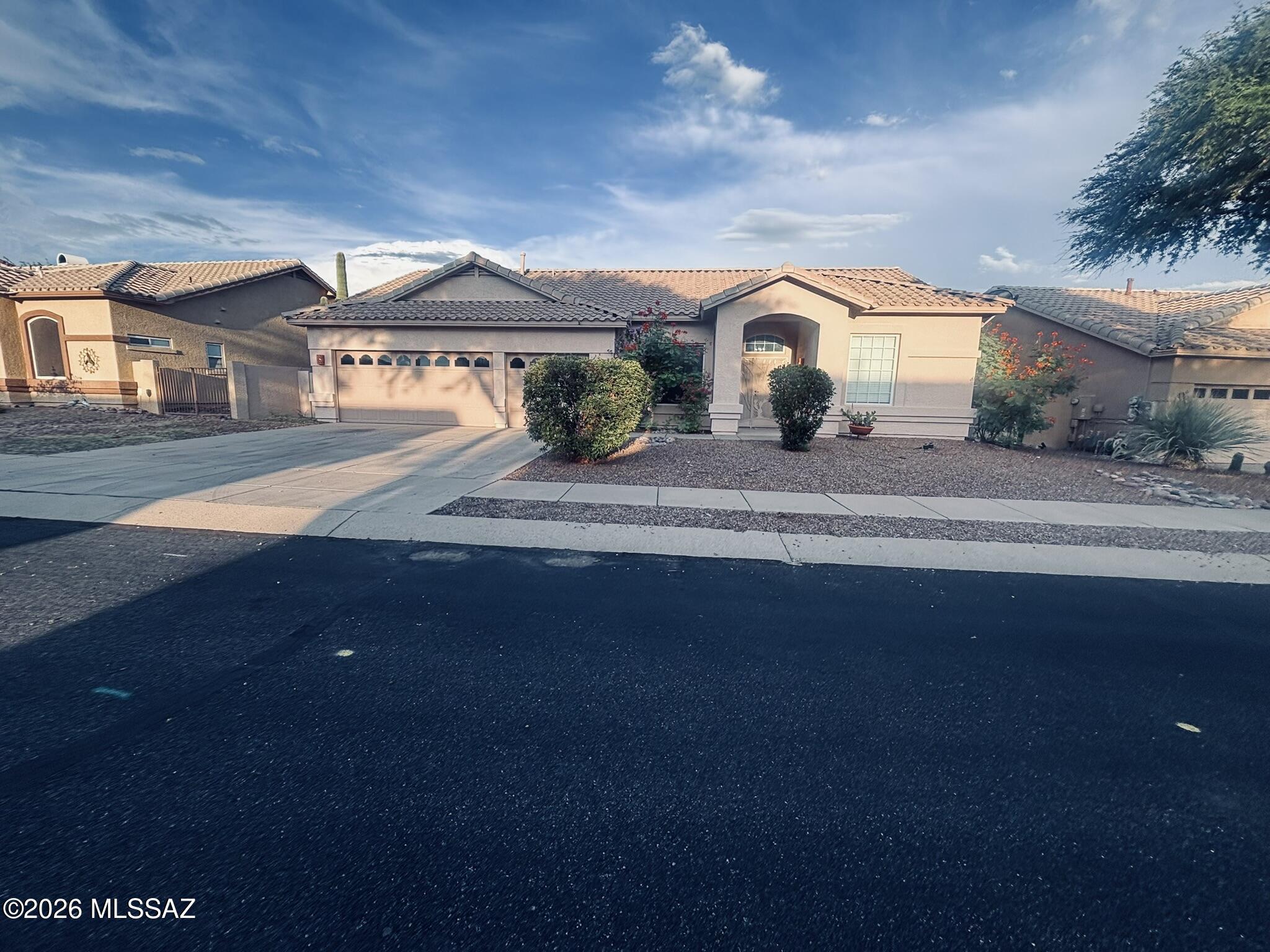 12490 N Wayfarer Way — photo