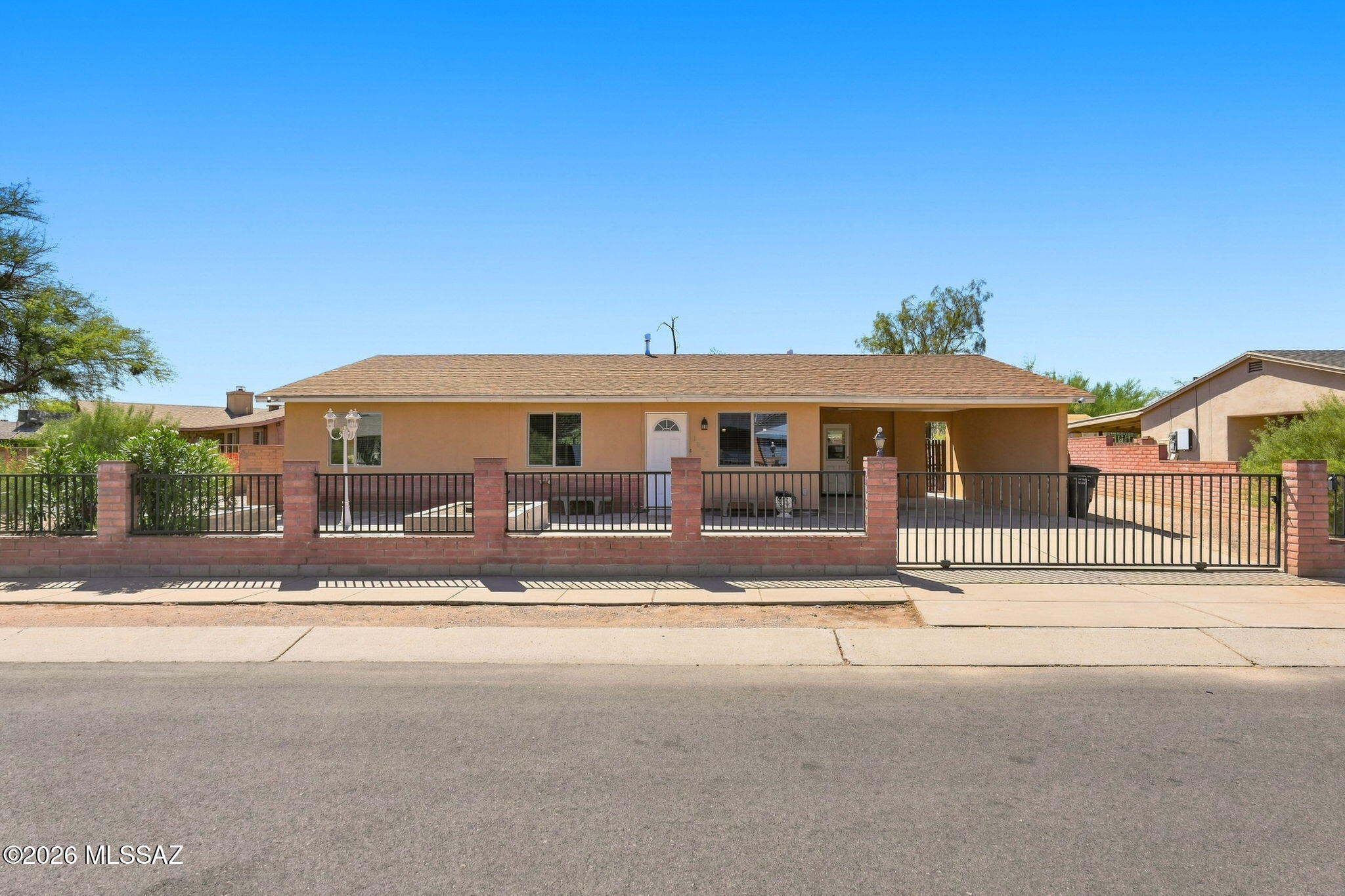 1695 W Calle Guadalajara — photo