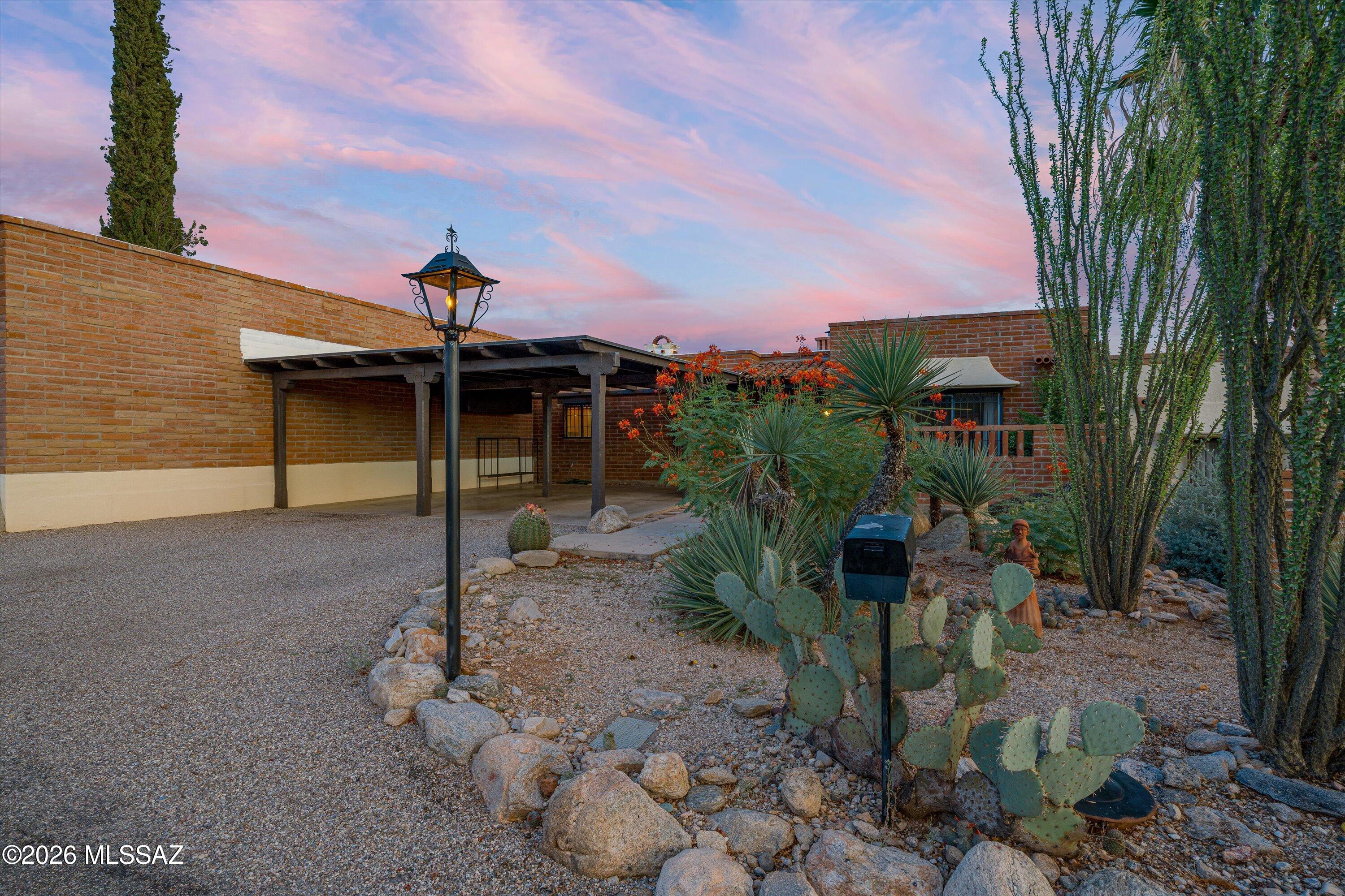 2722 E Avenida De Pueblo — photo