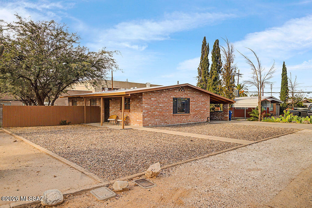 710 E Joan Place — photo