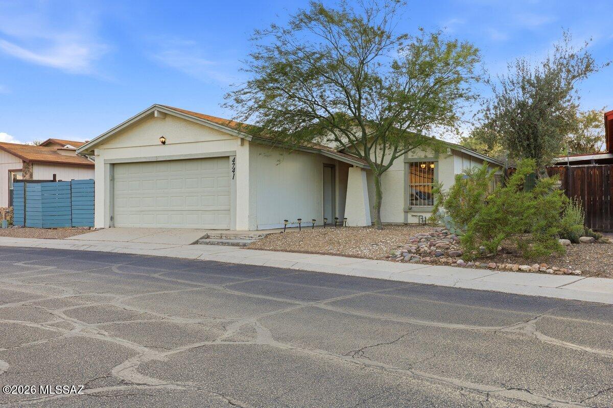 4741 N Woodside Drive — photo