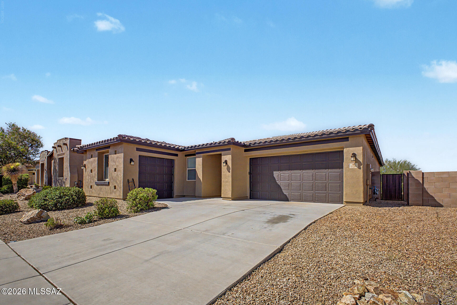 1124 W Golden Meadow Path — photo