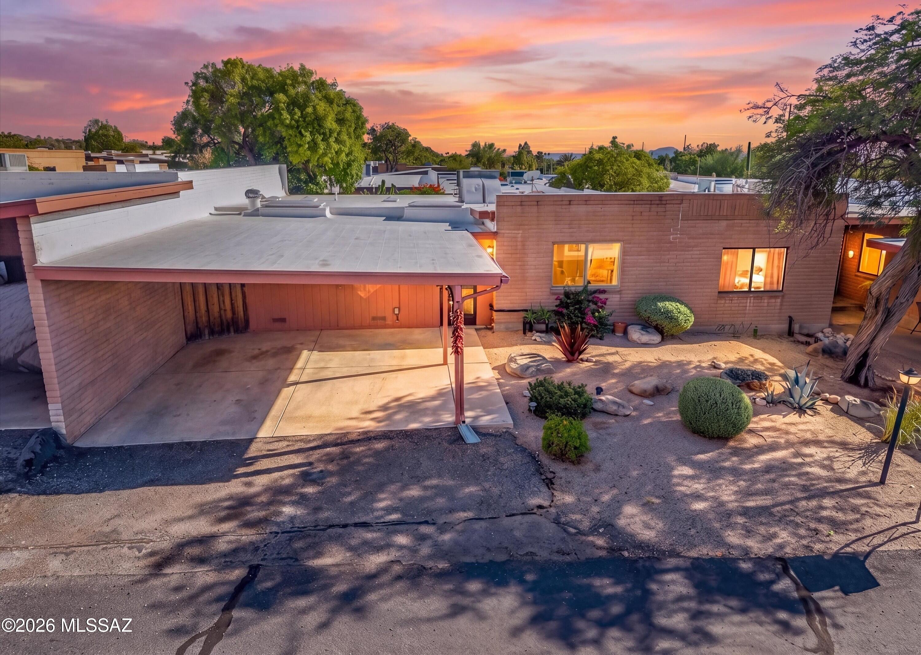 88 E Cholla Shadows Drive — photo