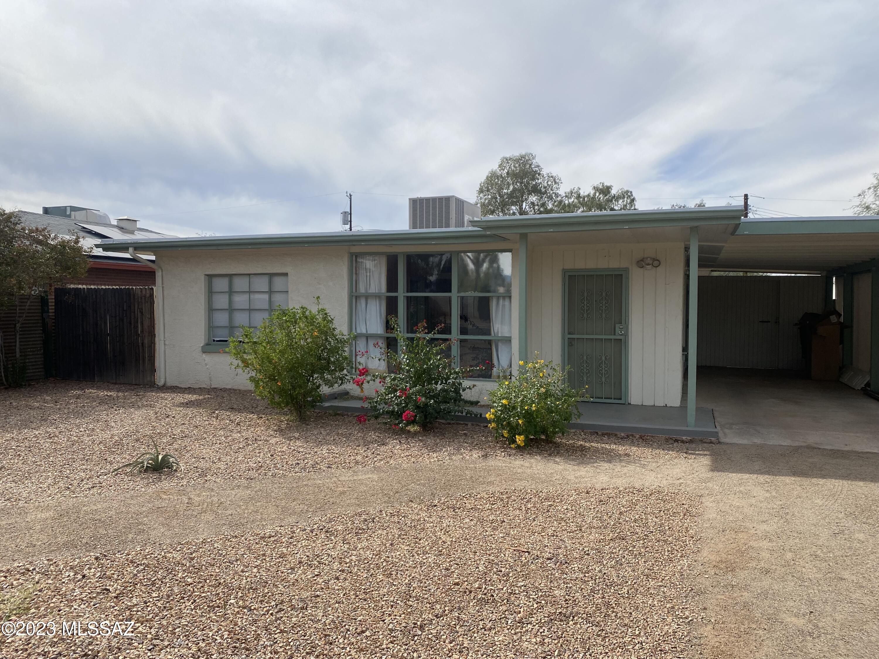 2231 N Swan Road — photo