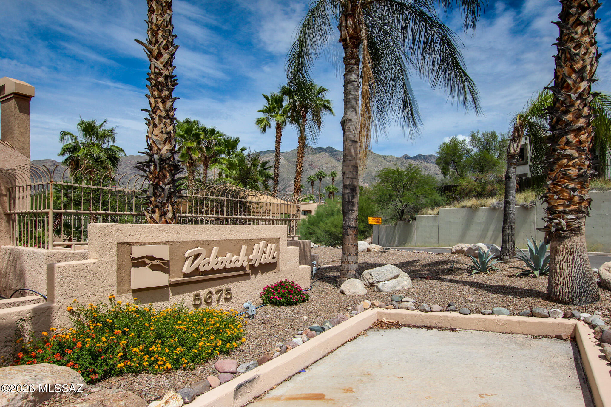 5675 N Camino Esplendora 5124 — photo