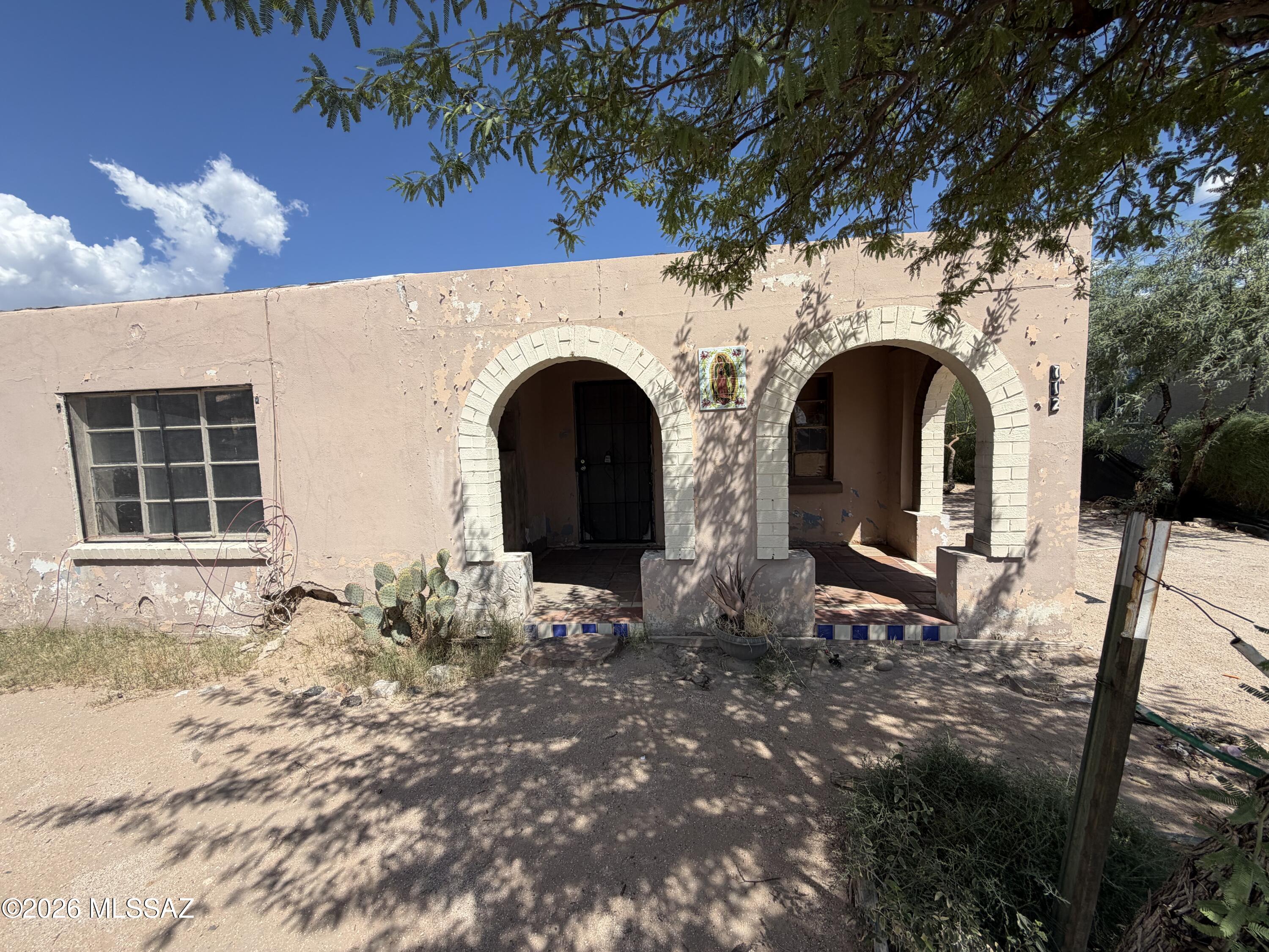 712 W Calle Adelanto — photo