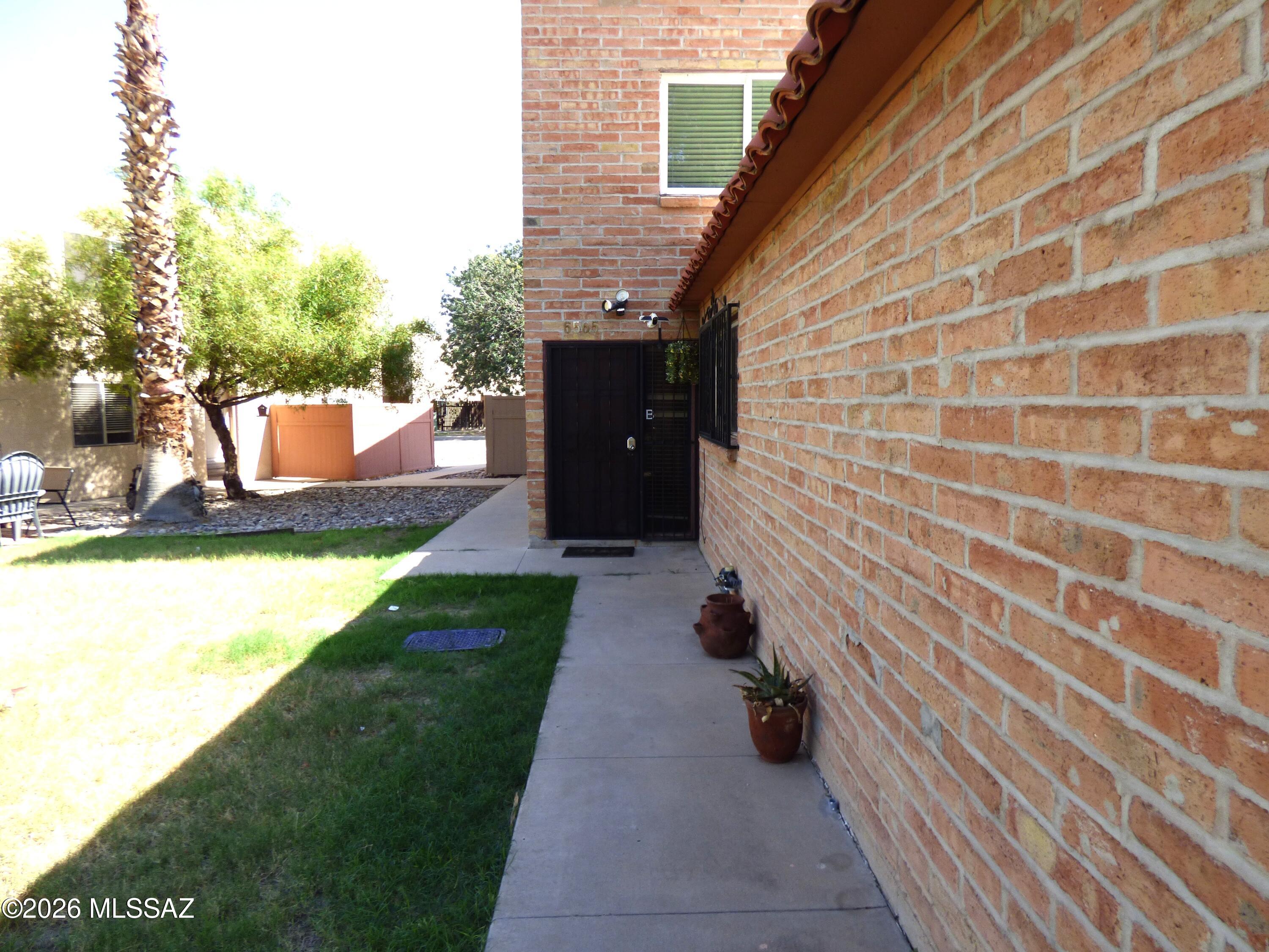 6565 E Calle La Paz B — photo