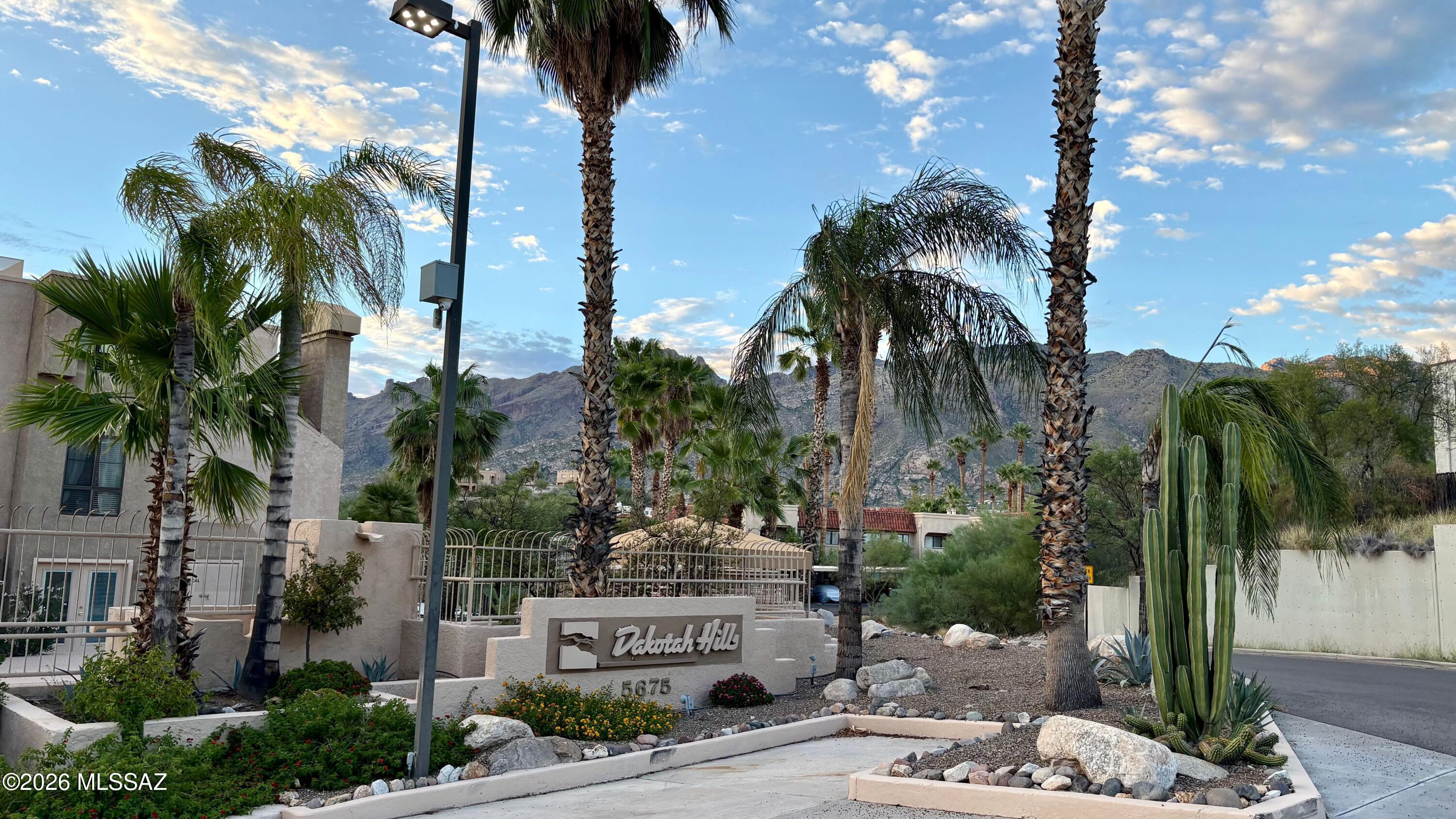 5675 N Camino Esplendora 5126 — photo