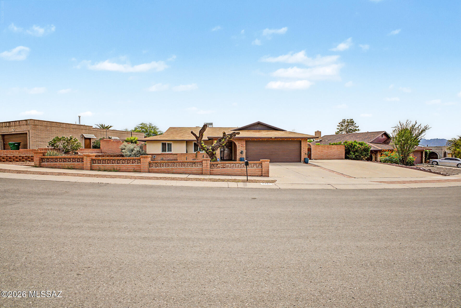 4701 W Red Wolf Drive — photo